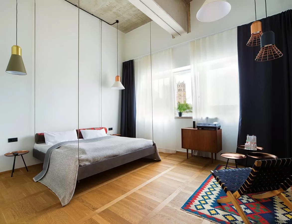 Living room, Bed in The Flushing Meadows Hotel