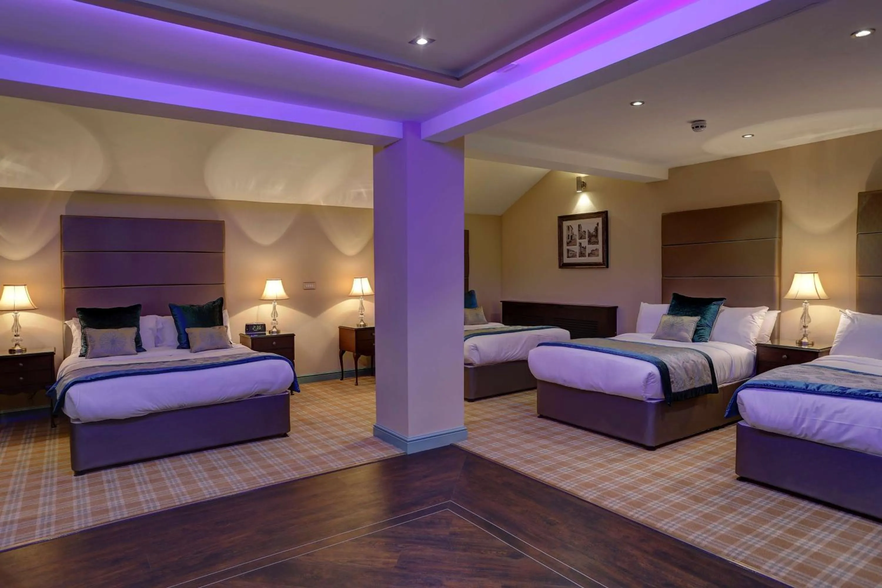 Photo of the whole room, Bed in Rogerthorpe Manor Hotel