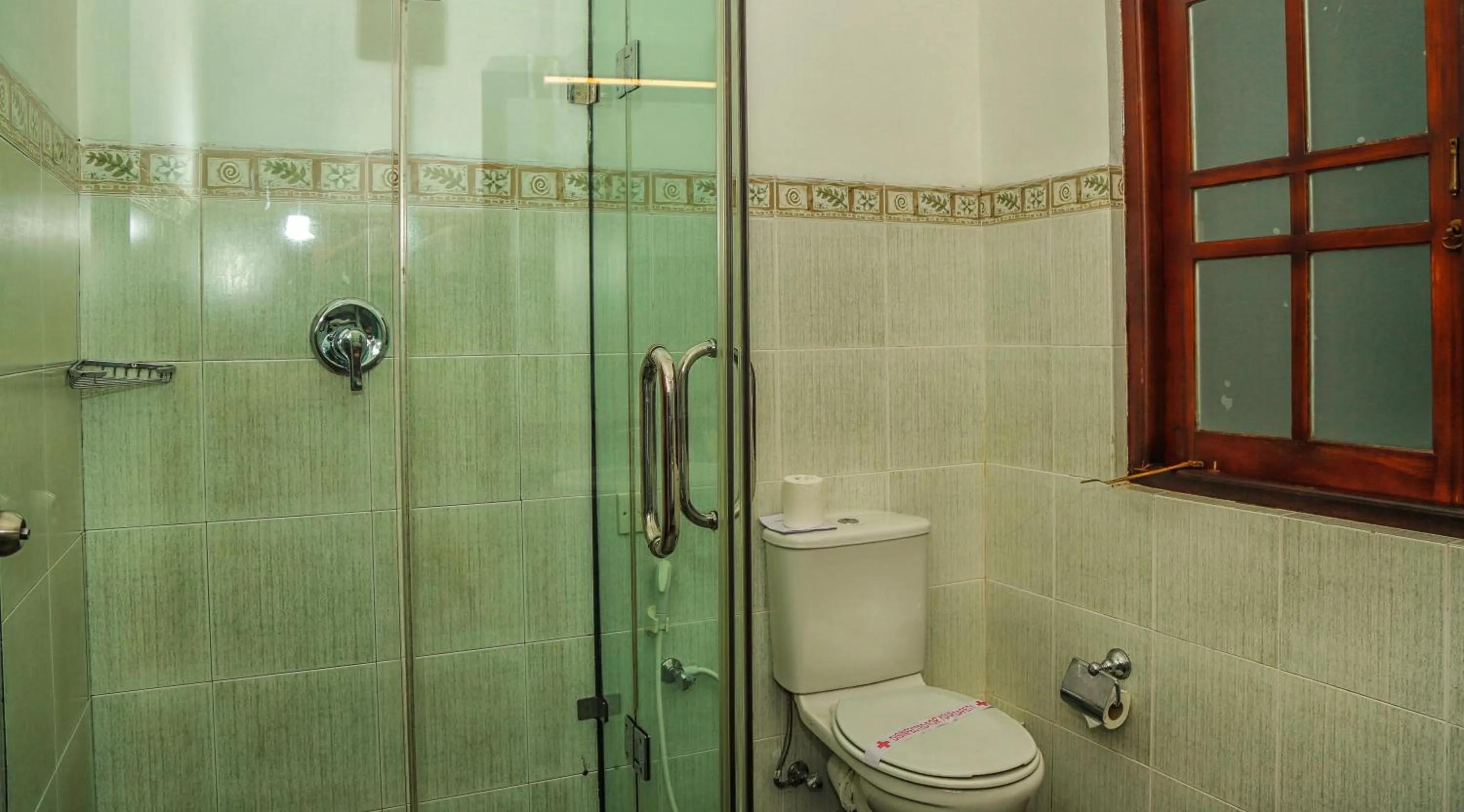 Bathroom in Senani Hotel