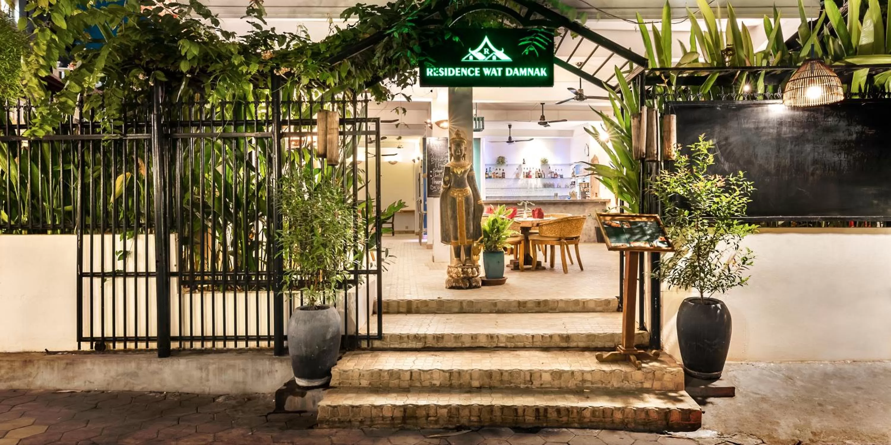 Quiet street view in Residence Wat Damnak