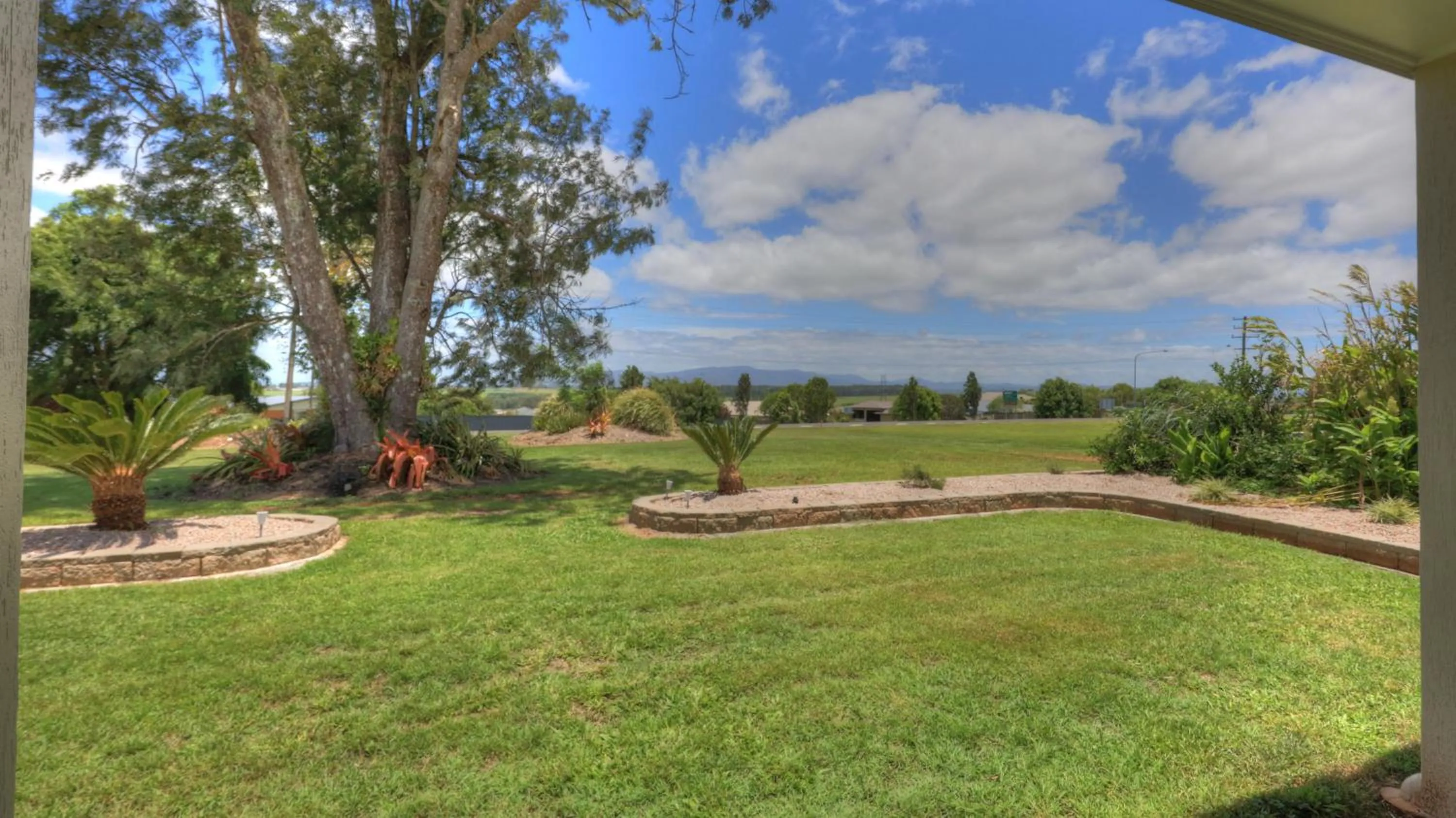 Garden view in Atherton Motel