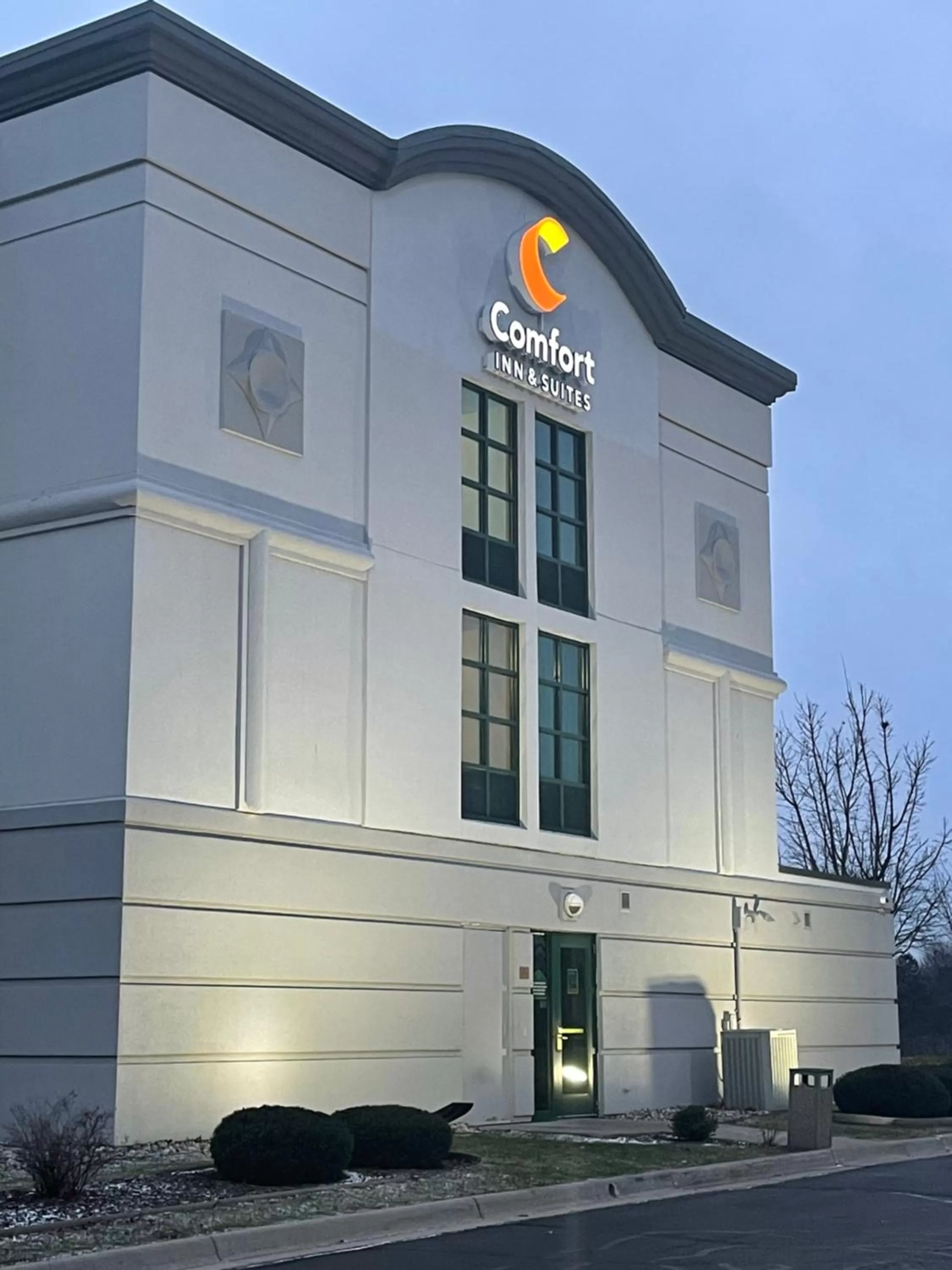 Property building in Comfort Inn & Suites Grand Blanc-Flint