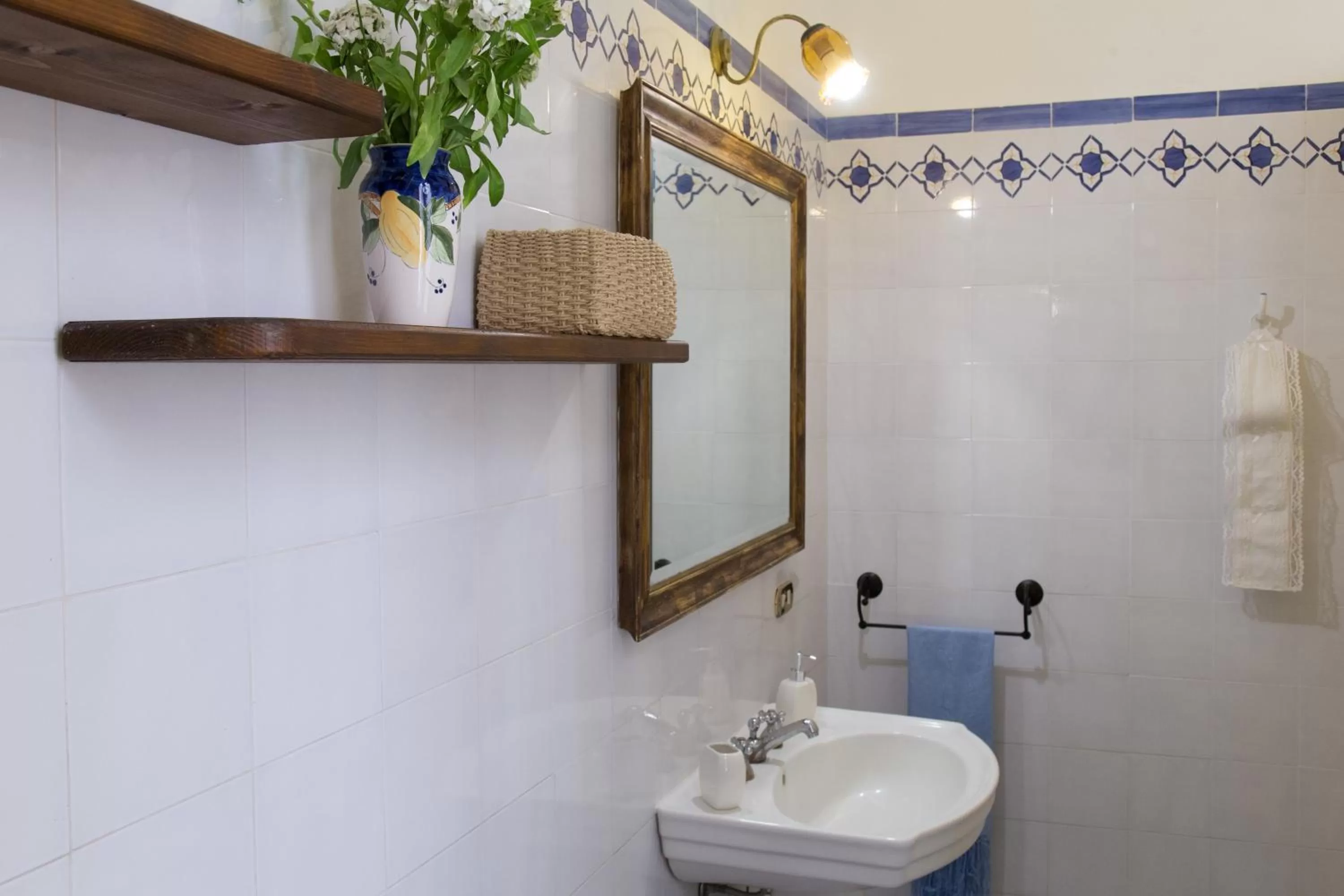 Bathroom in Dimora La Commare