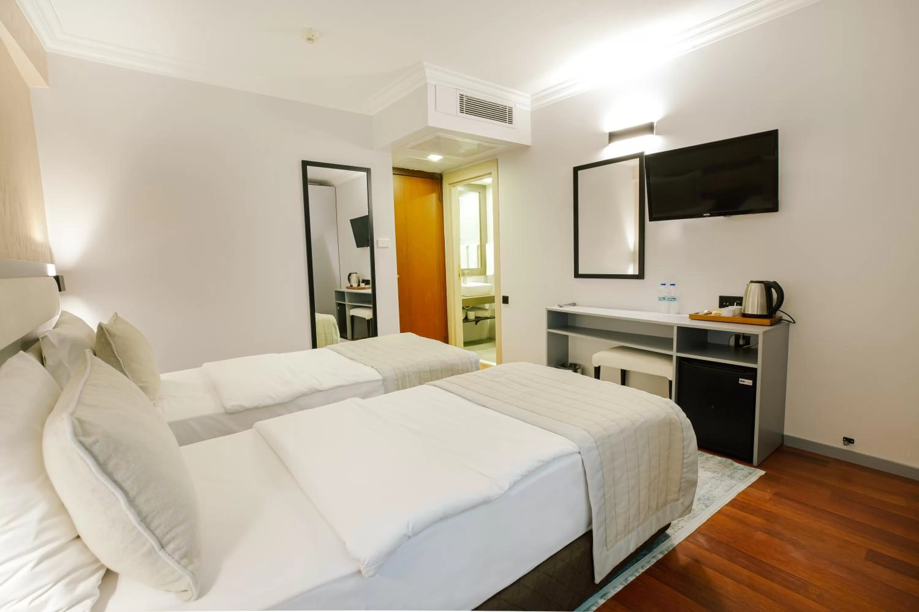 Bedroom, Bed in Marble Hotel