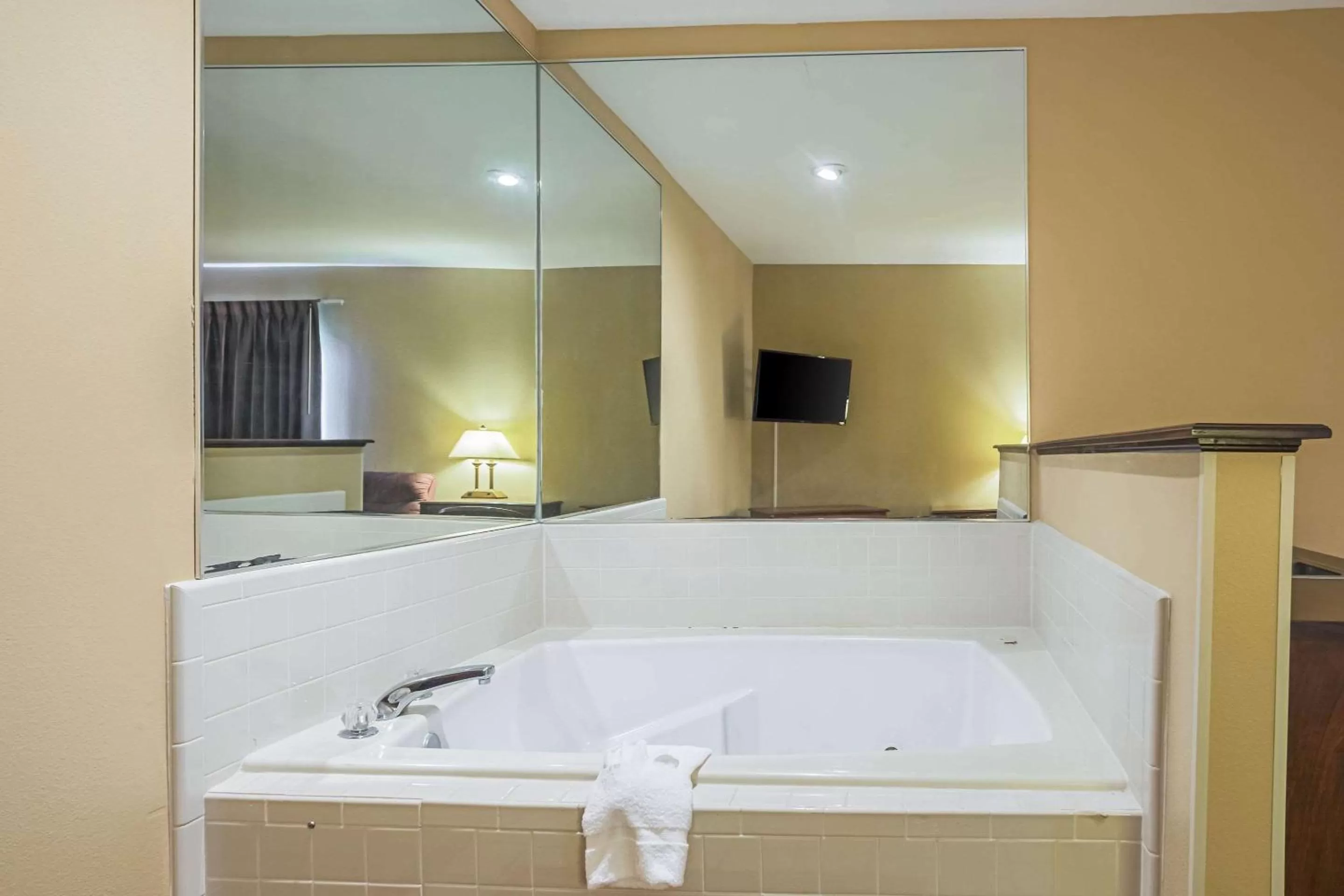 Photo of the whole room in Econo Lodge Inn & Suites