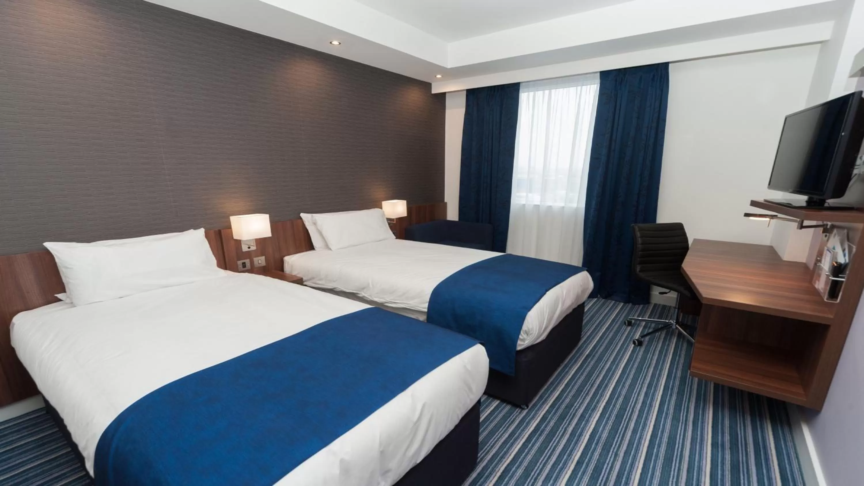 Photo of the whole room, Bed in Holiday Inn Express Aberdeen Airport by IHG