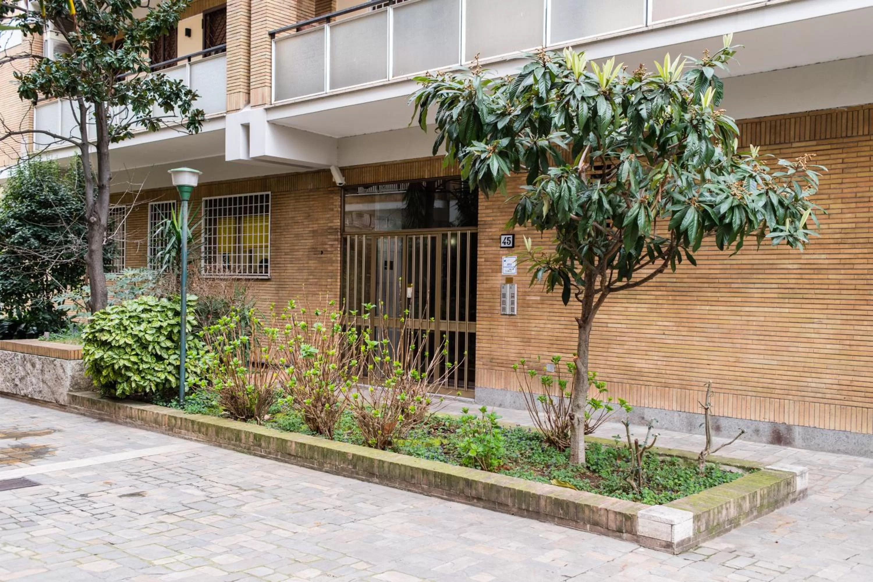 Property Building in Mirabilia Urbis Roma