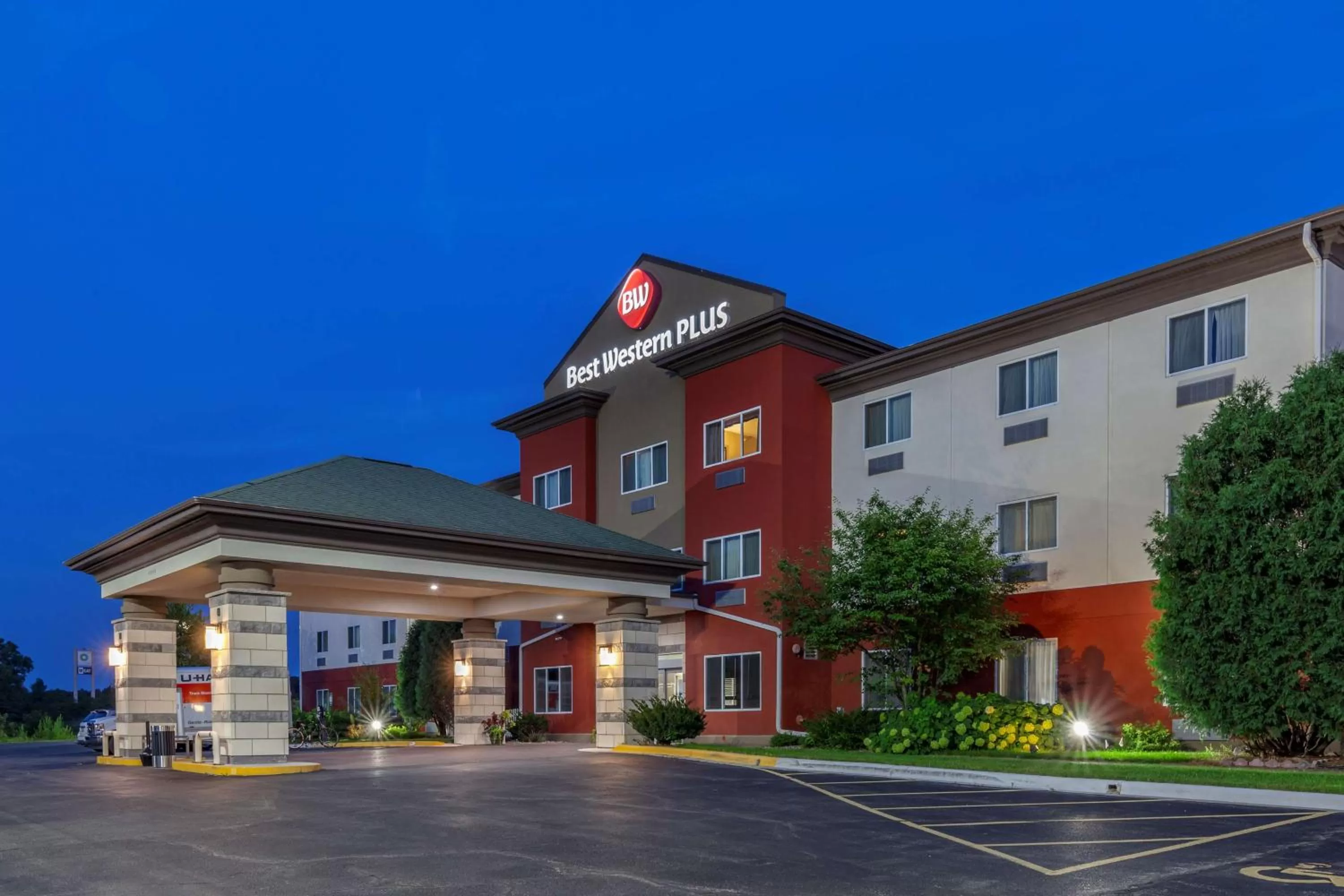 Property building in Best Western PLUS Sparta Trail Lodge