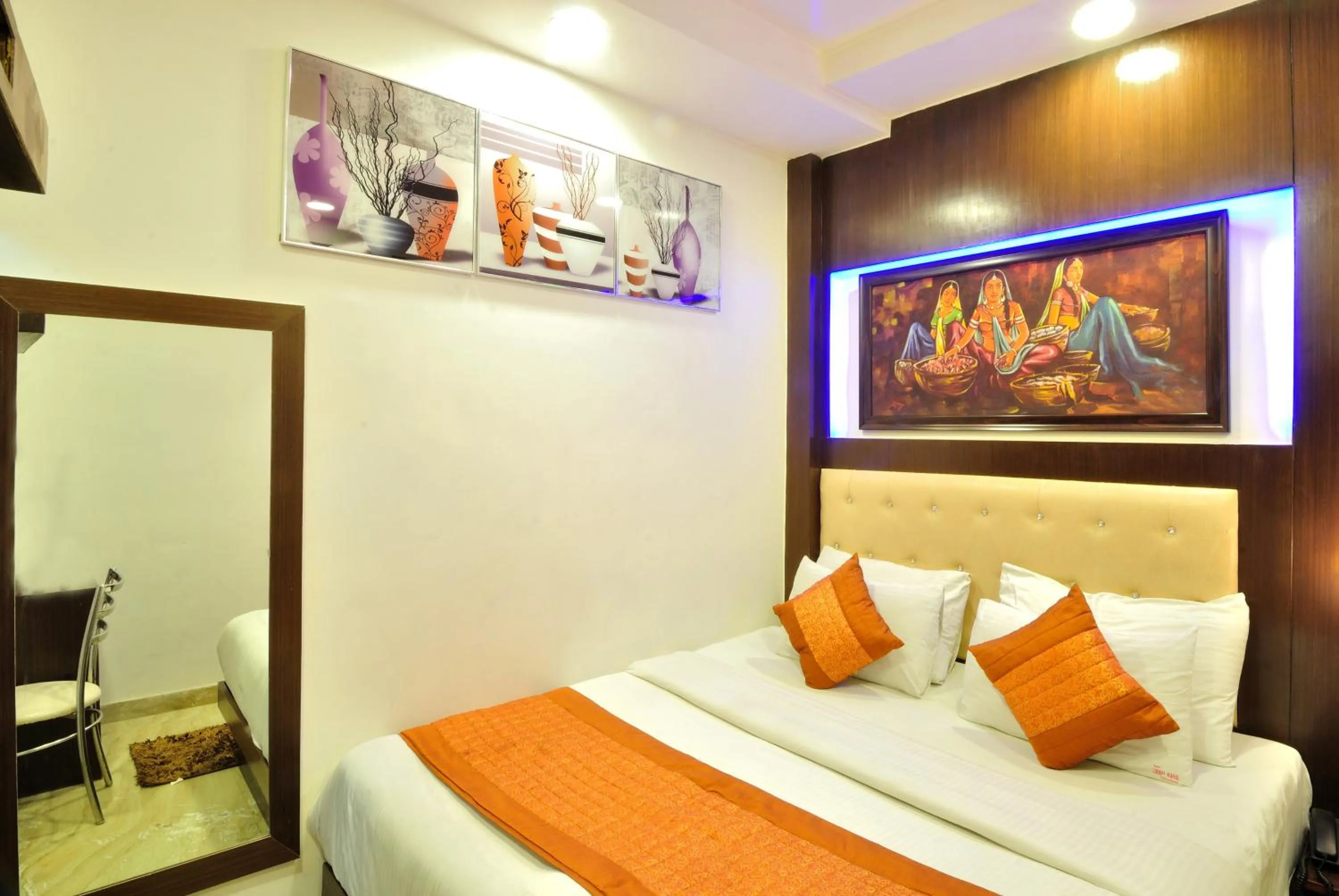 Bedroom, Bed in Hotel Nirmal Mahal - Paharganj - New Delhi