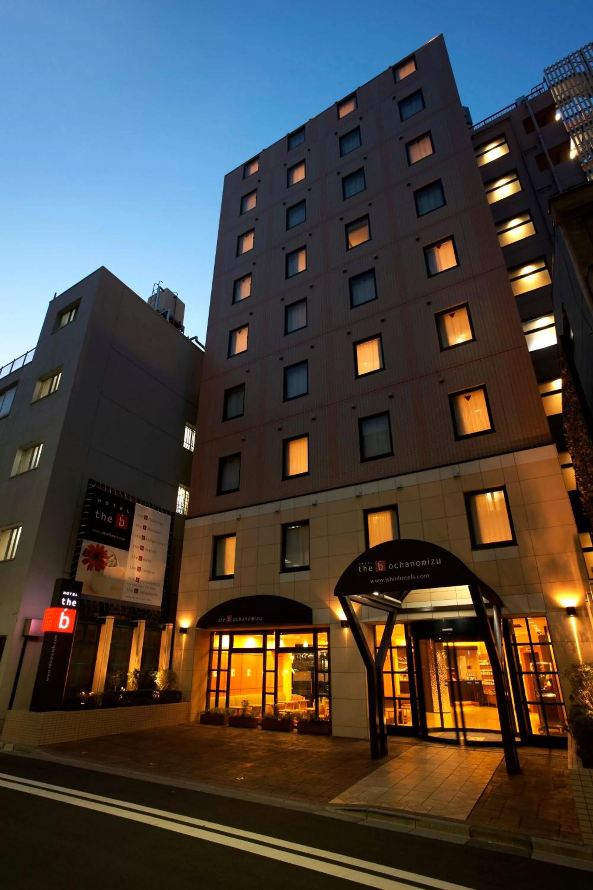 Facade/entrance in the b ochanomizu