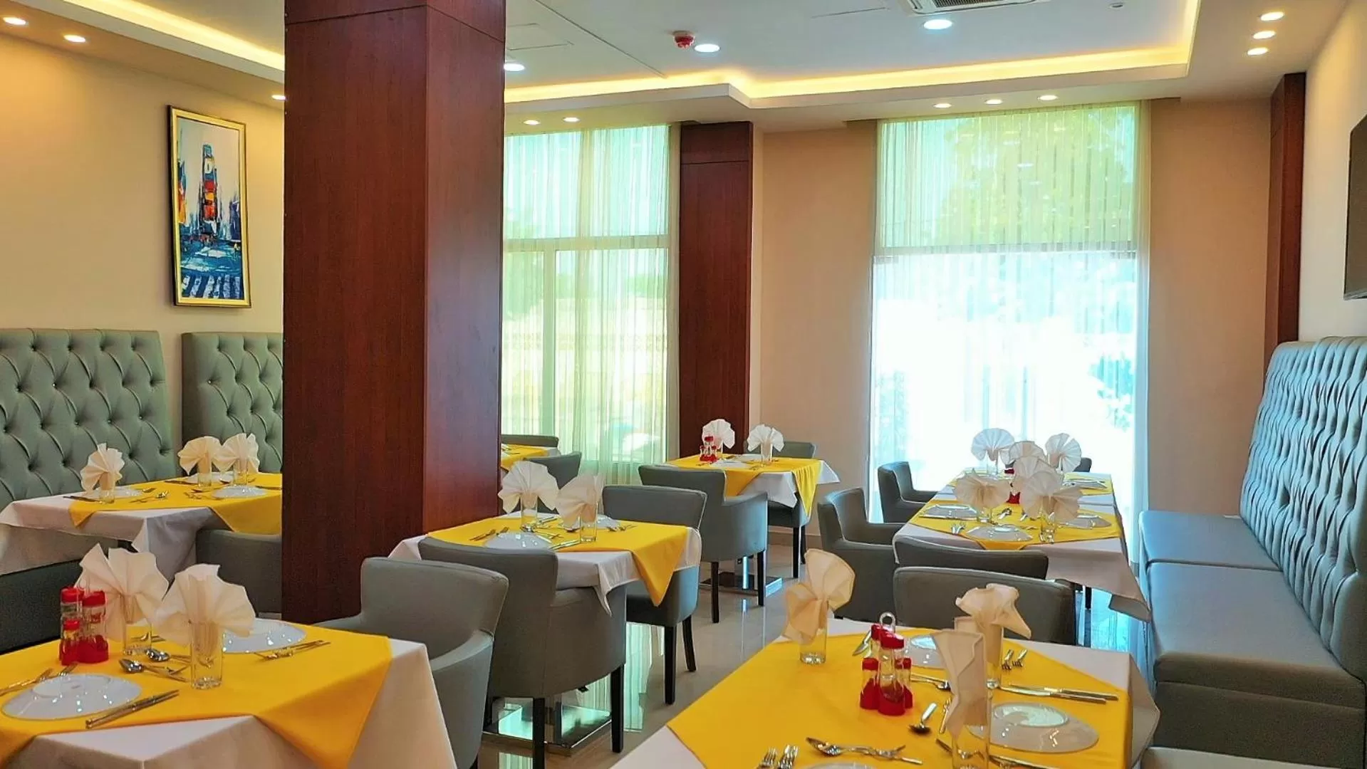 Restaurant/places to eat in Golden Airport Hotel