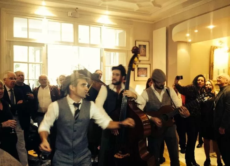 Evening entertainment in Peonia at Home - Maison d'hôtes d'exception