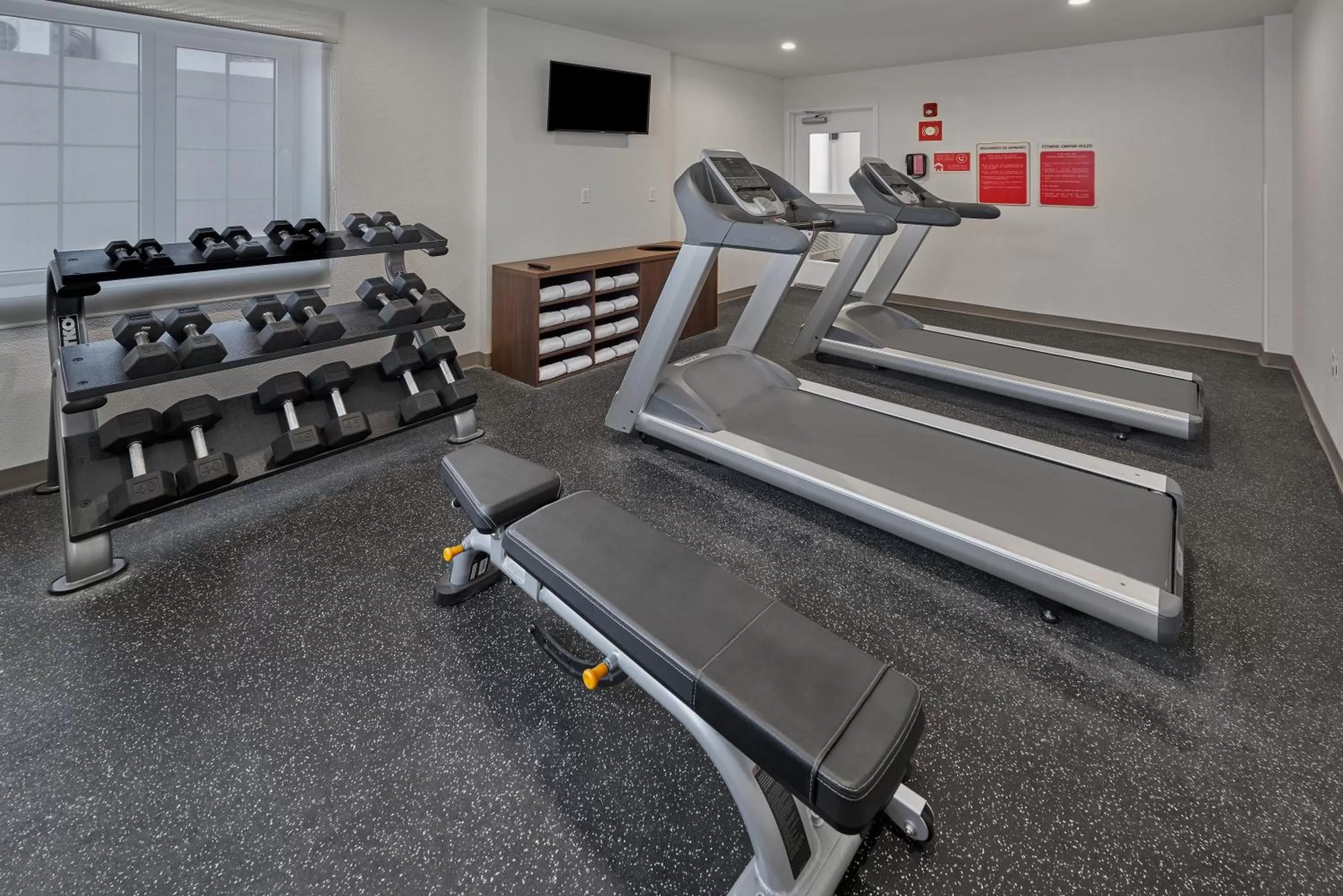 Fitness centre/facilities in Extended Suites Chihuahua La Juventud