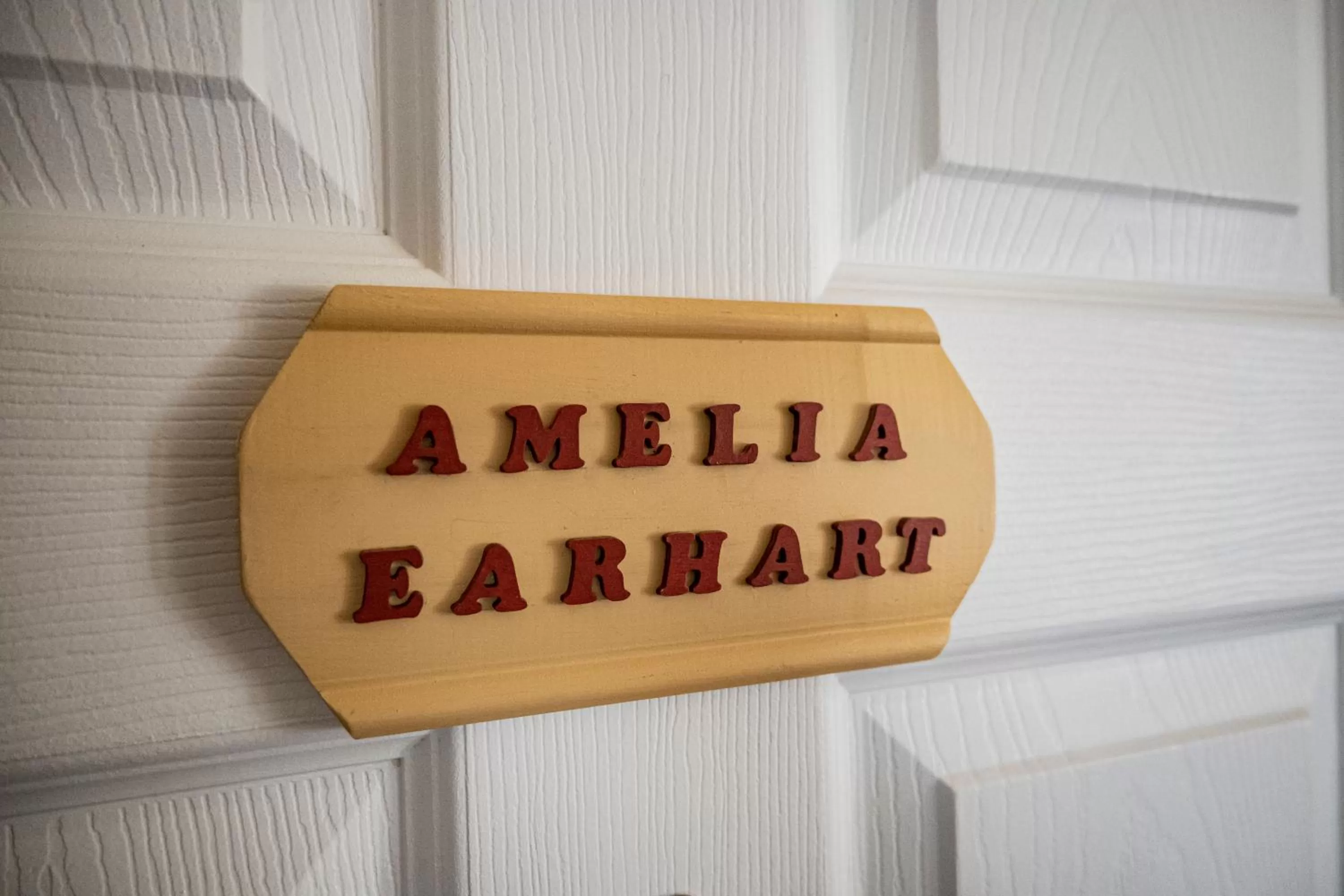 Text overlay in Belle View Manor Inn