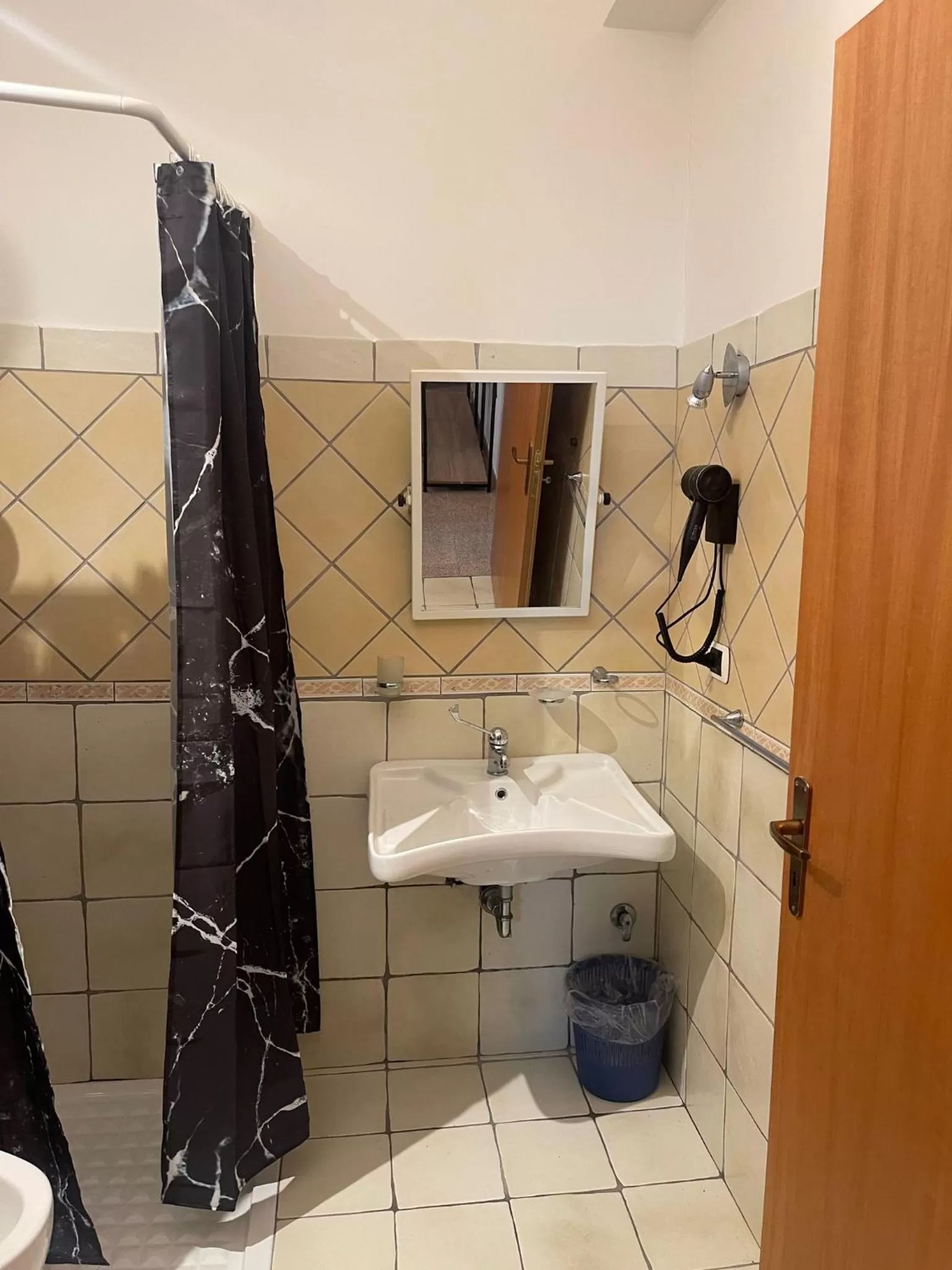 Shower, Bathroom in Bed and Relax-Il Maniero