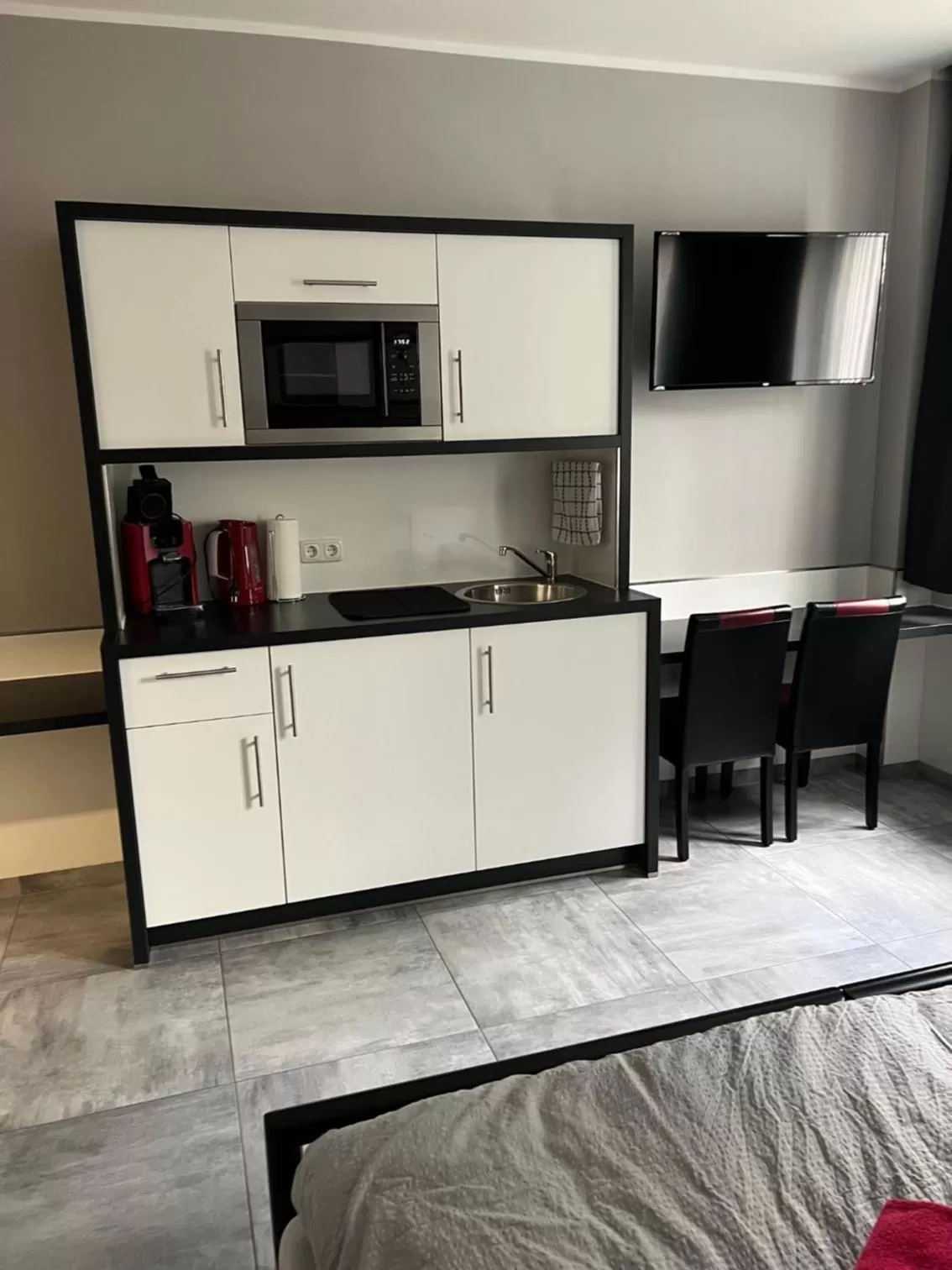 Kitchen or kitchenette in Garni Hotel Eastside