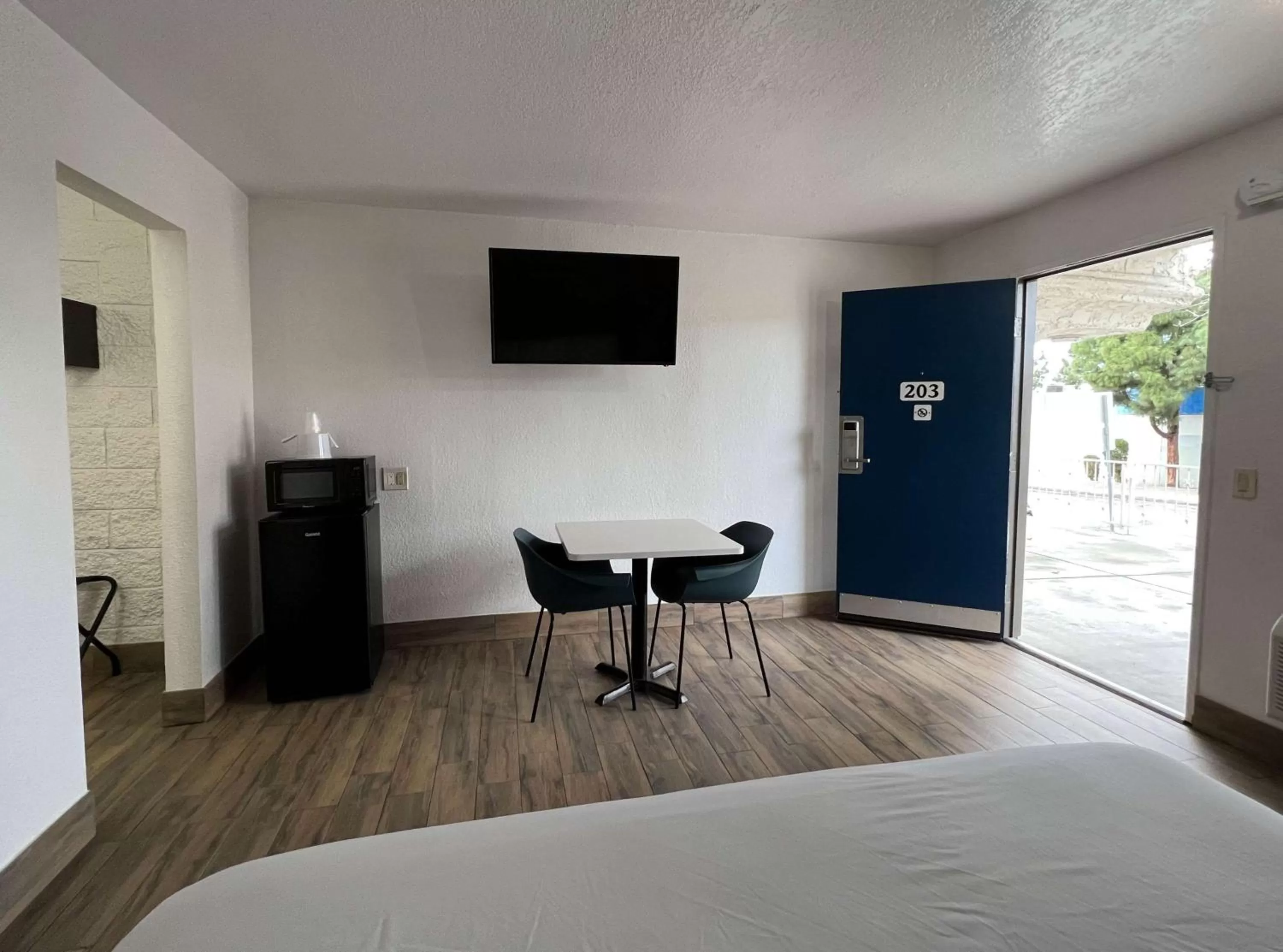 Bedroom, Bed in Motel 6-Orange, CA - Anaheim