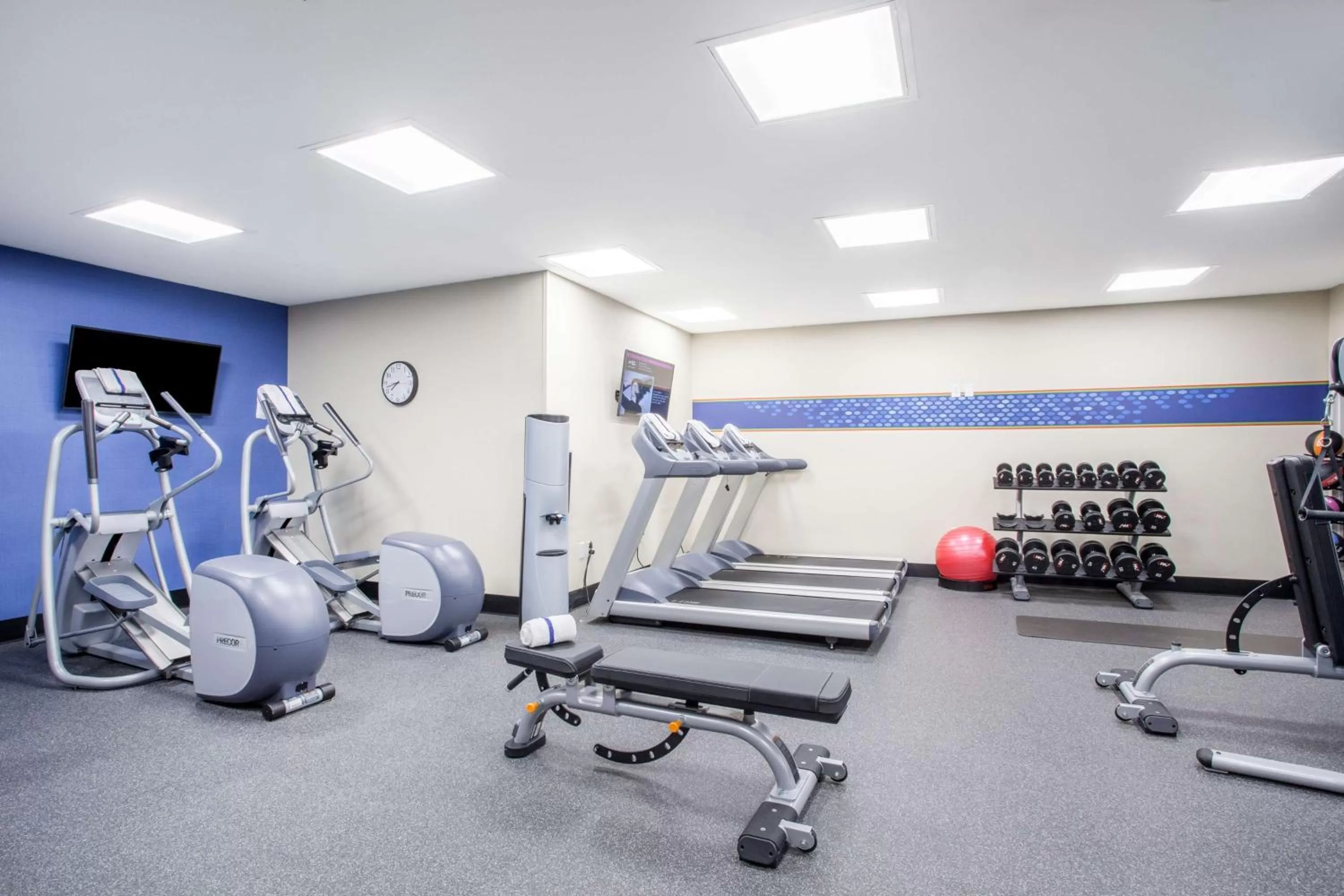 Fitness centre/facilities in Hampton Inn Rochester Penfield, Ny