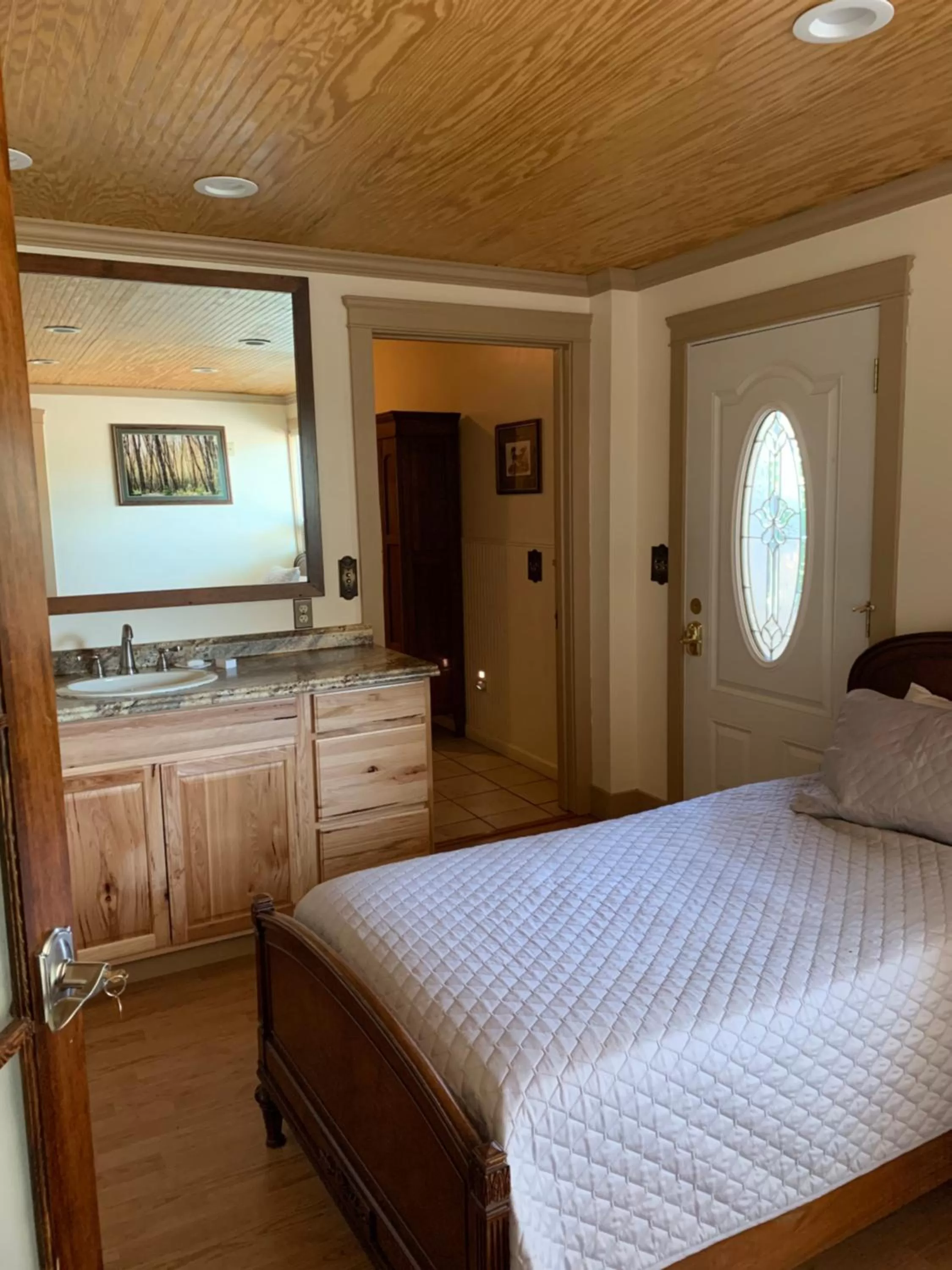 Bed in Mount Shasta Ranch Bed and Breakfast