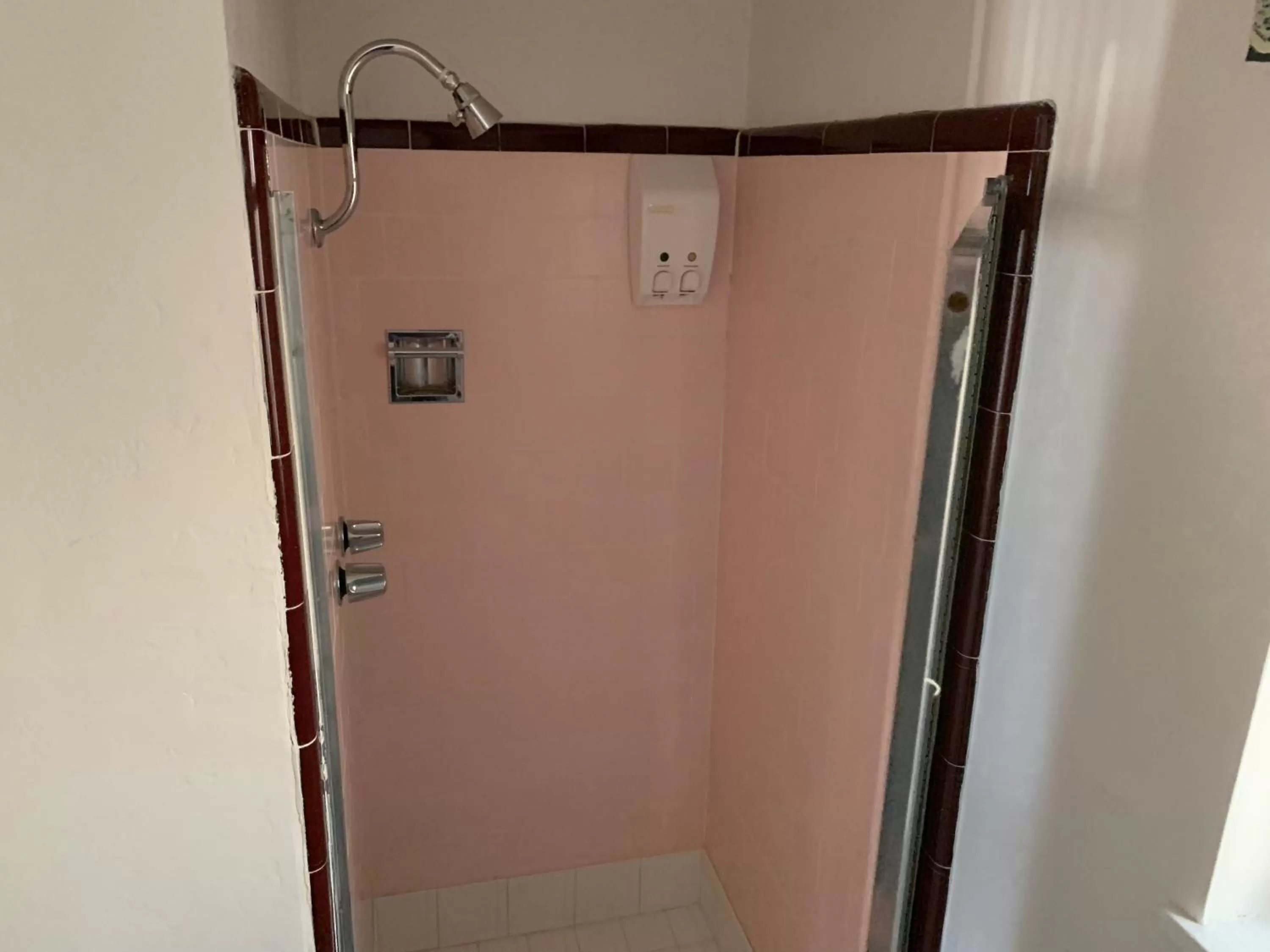 Shower in Sugarloaf Mountain Motel