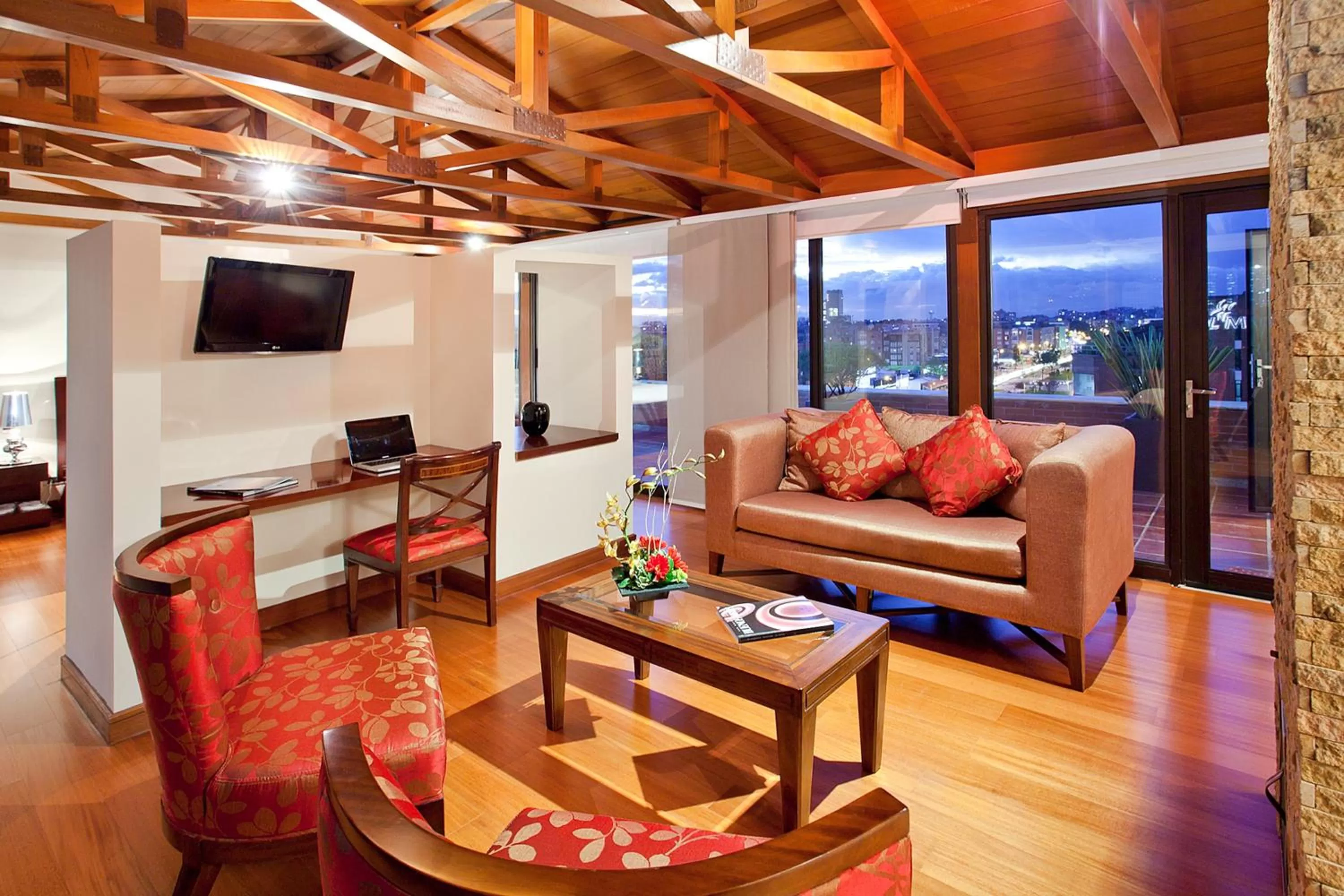 TV and multimedia in Santafe Boutique Hotel
