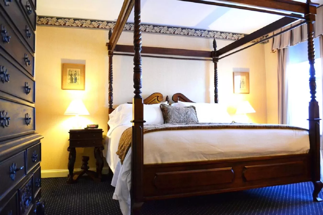 Photo of the whole room, Bed in The Inn at Saratoga