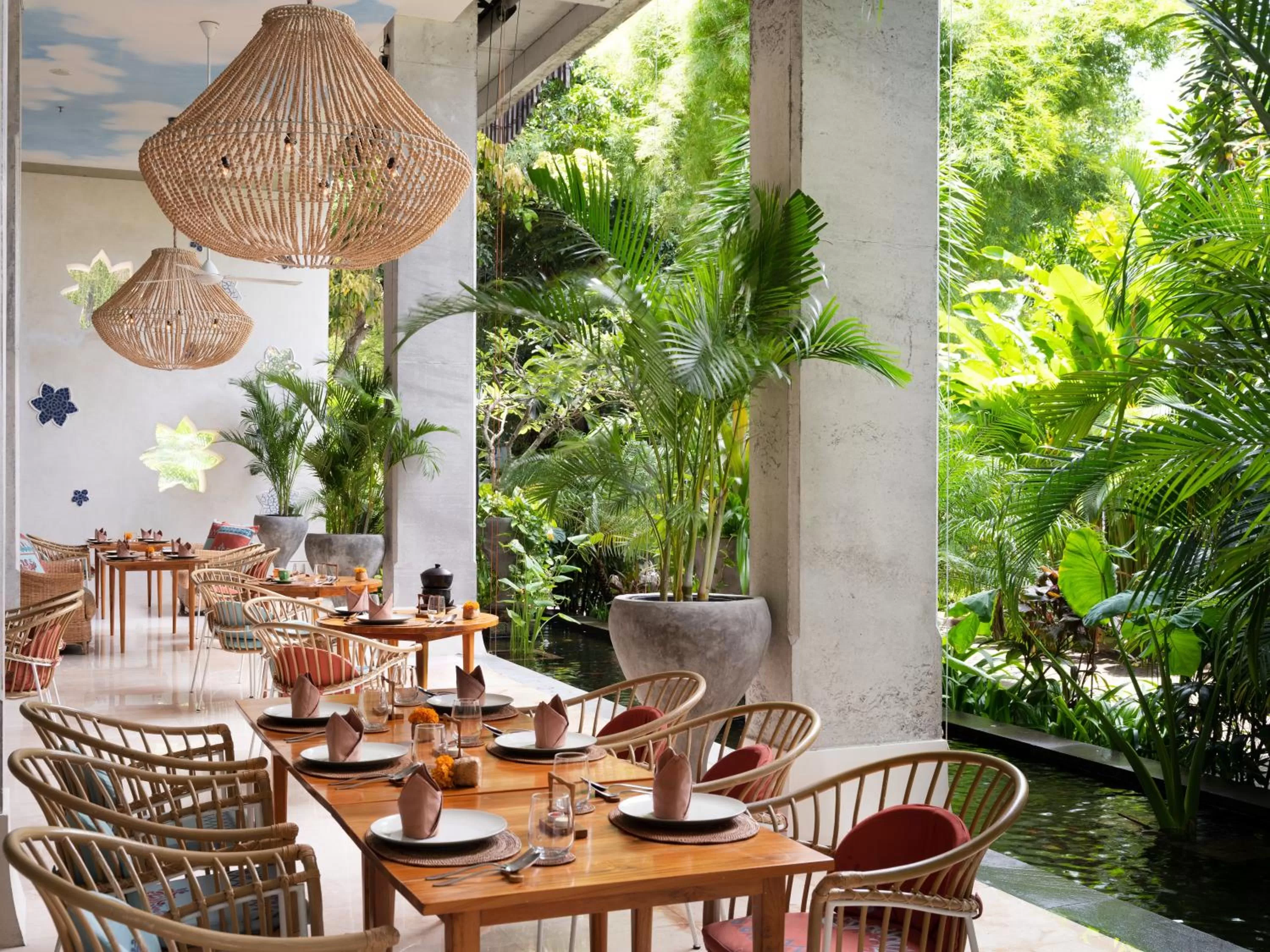 Restaurant/places to eat in Amnaya Resort Kuta