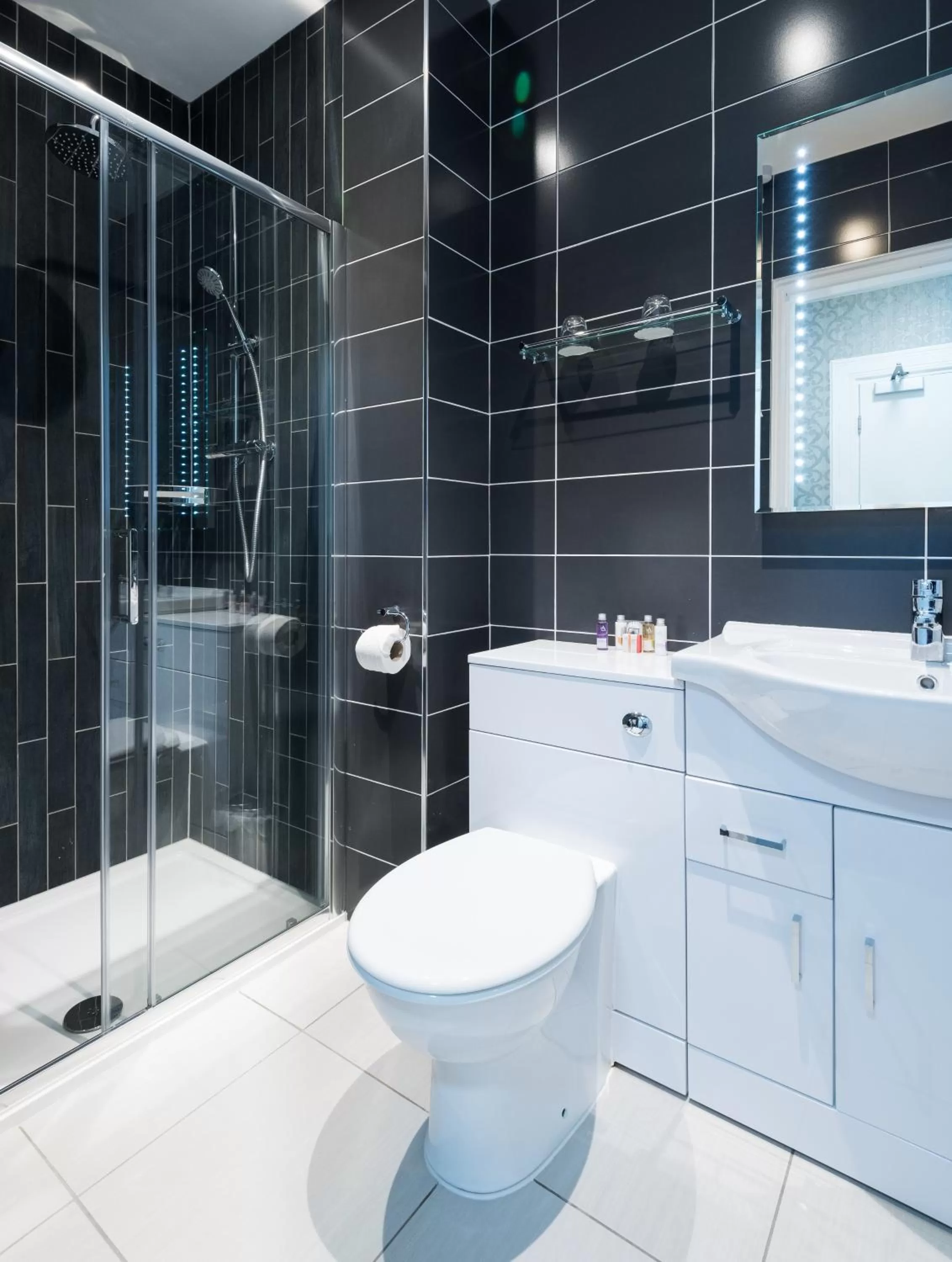 Shower in The Atholl Palace