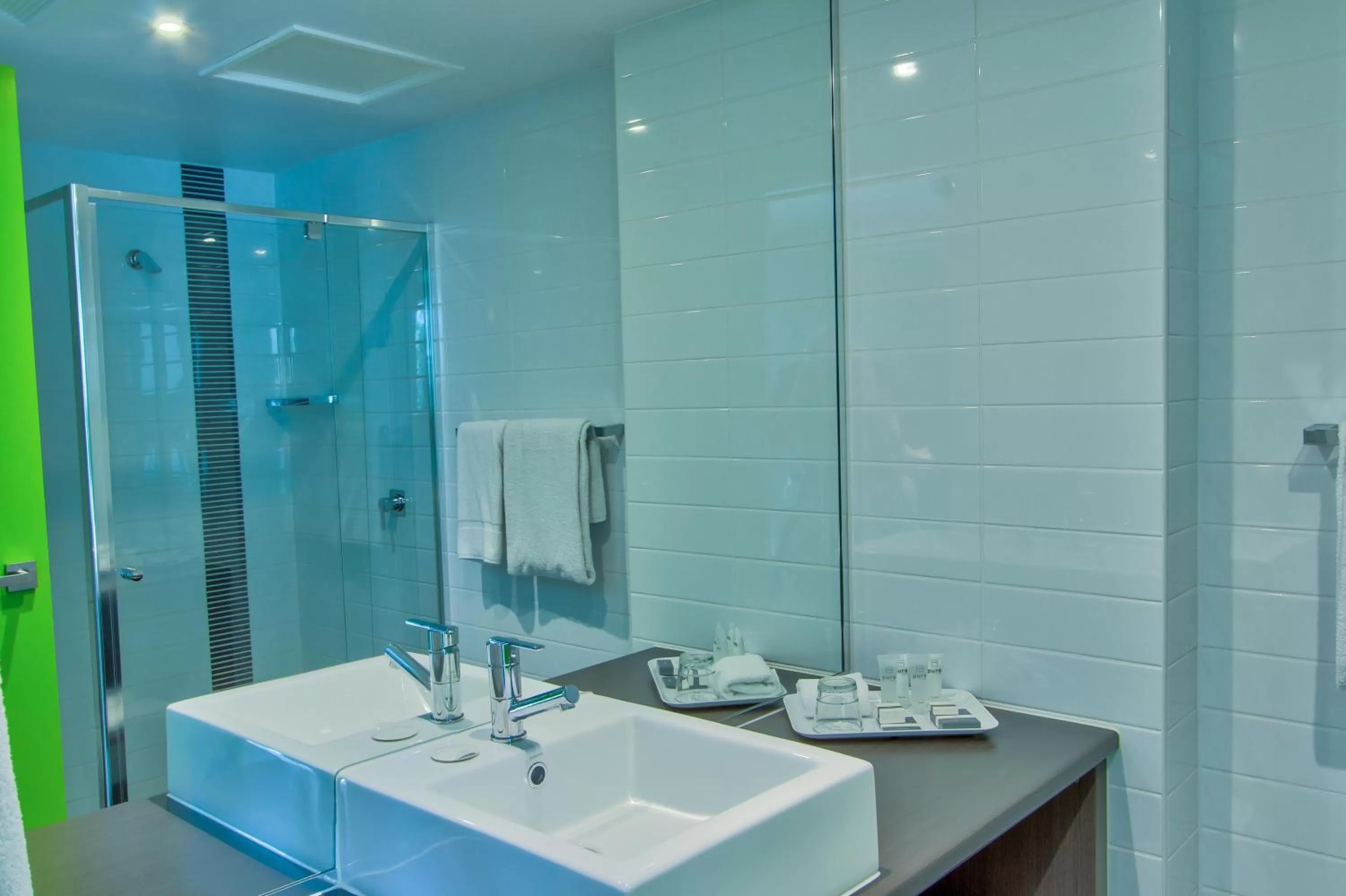 Shower in Mackay Oceanside Central Hotel Official