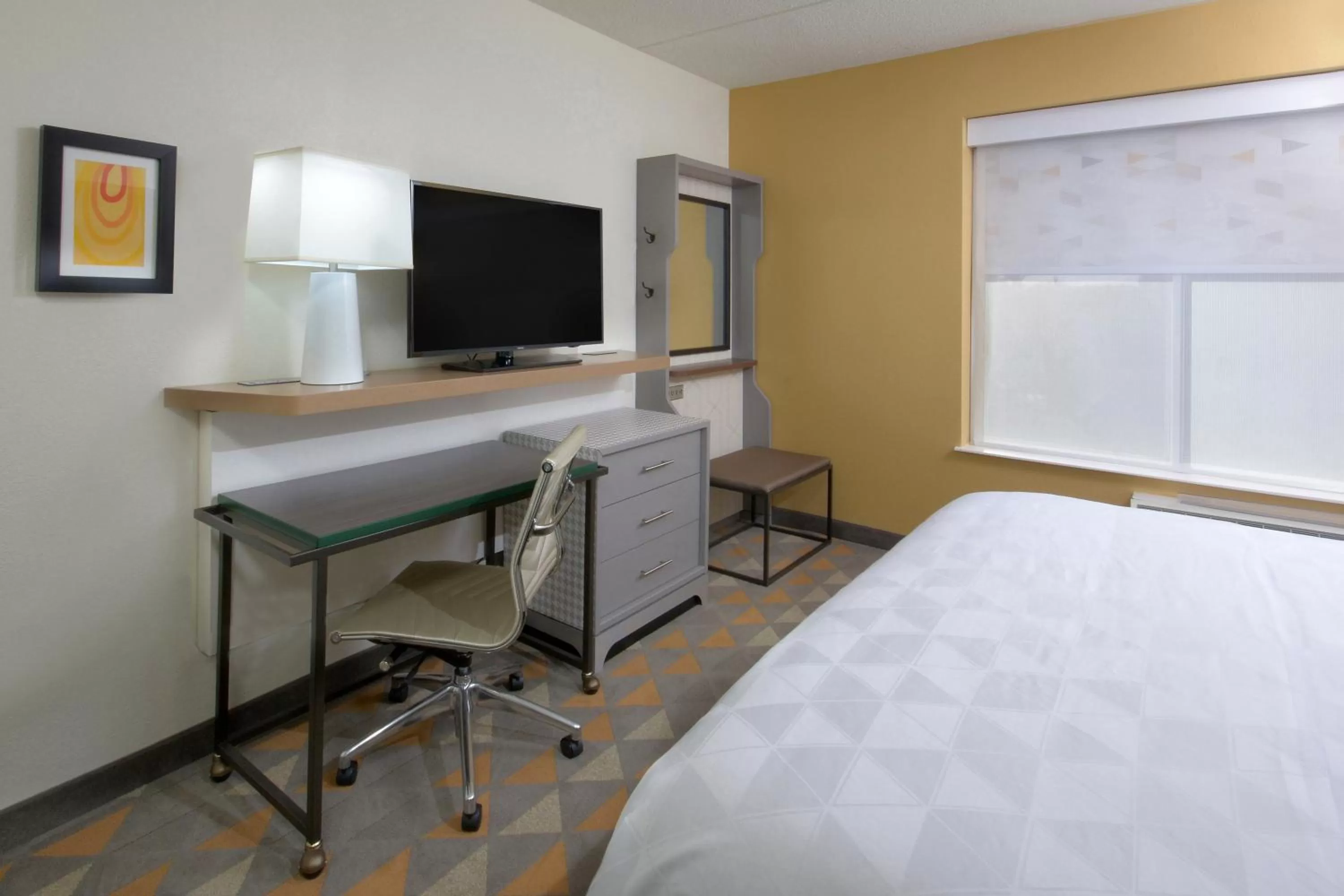 Photo of the whole room, Bed in Holiday Inn Raleigh Durham Airport by IHG