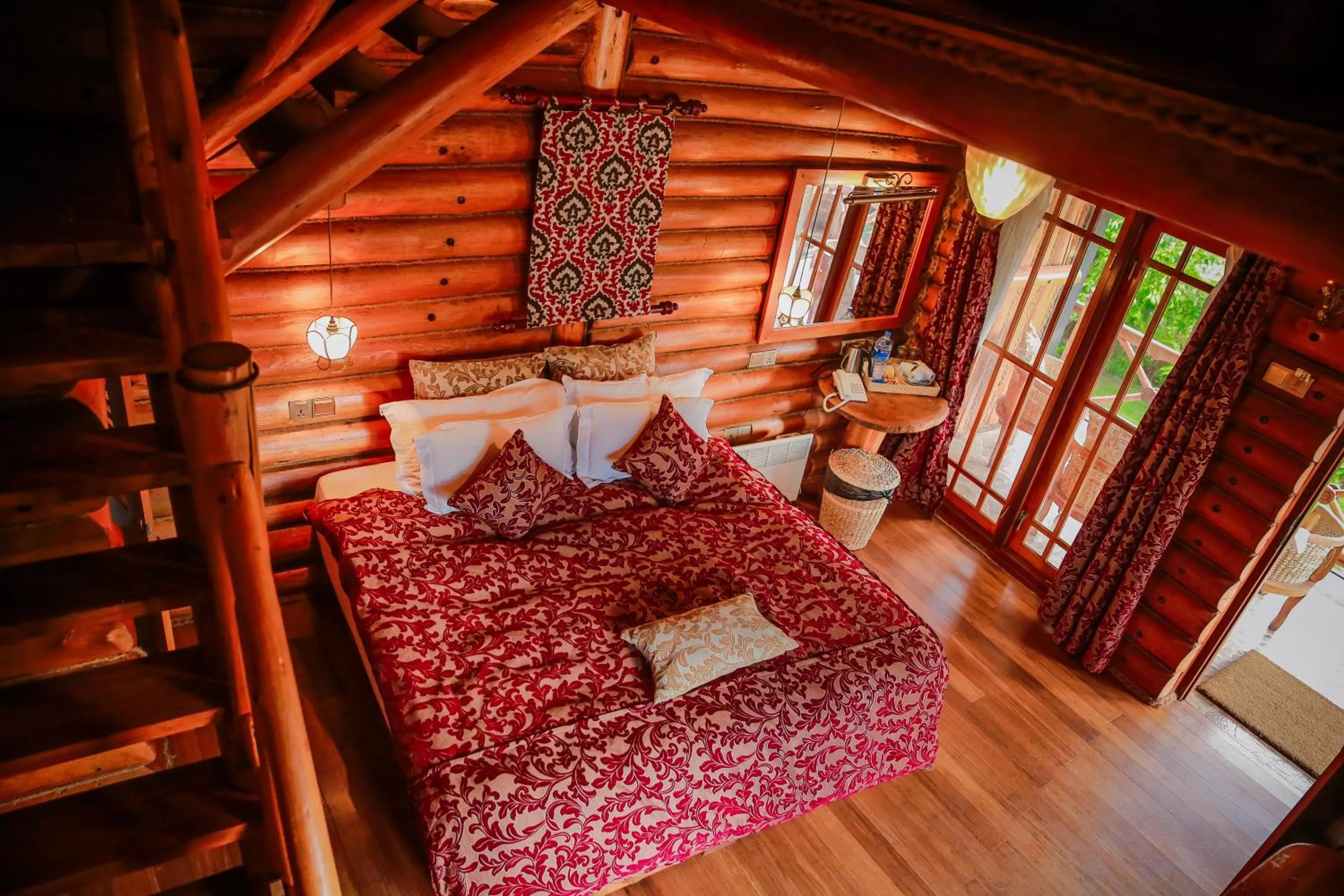 Bedroom, Bed in Queenswood Cottage