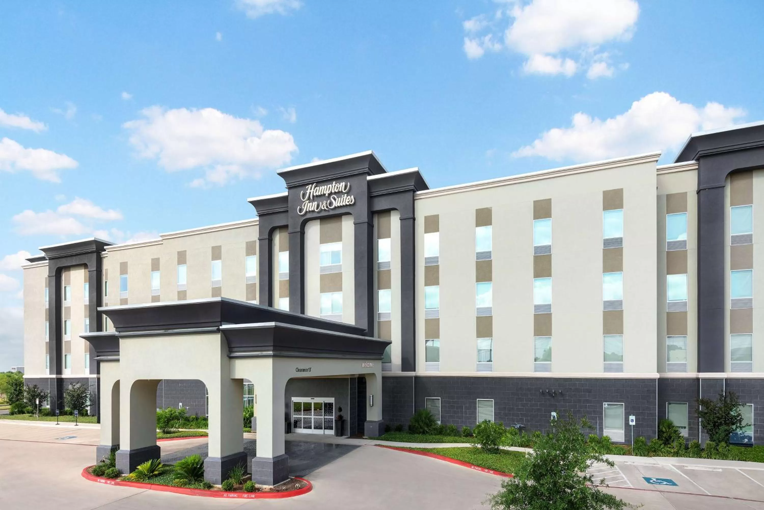 Property building in Hampton Inn & Suites San Antonio Brooks City Base, TX