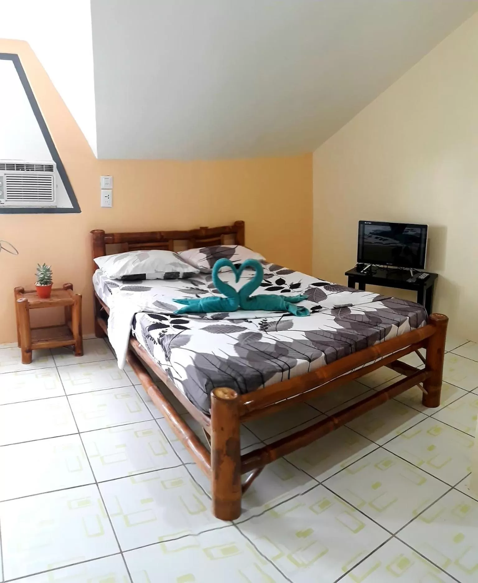 Bed in Hotel Sisters Inn