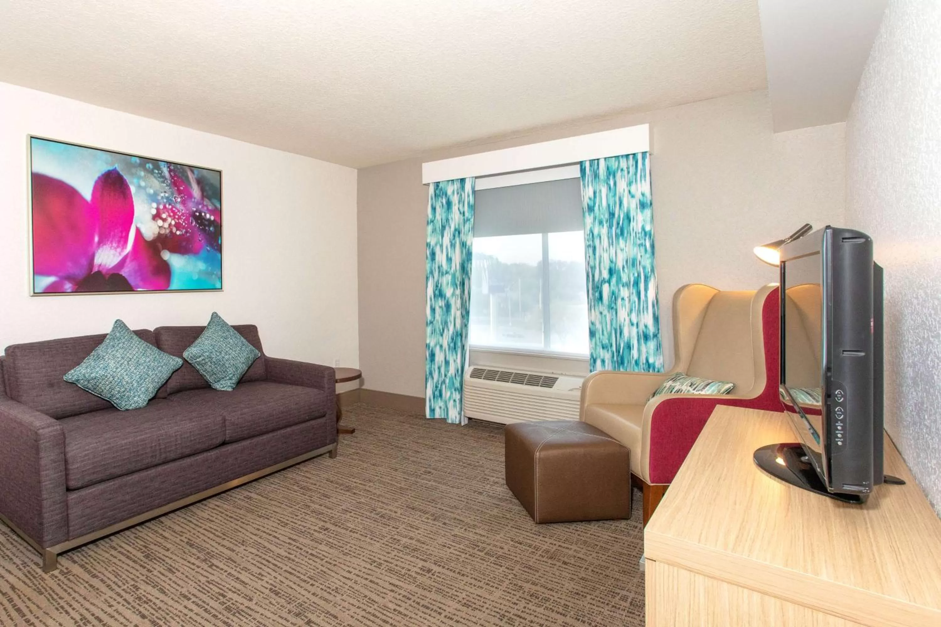 Living room in Hilton Garden Inn Jacksonville Airport