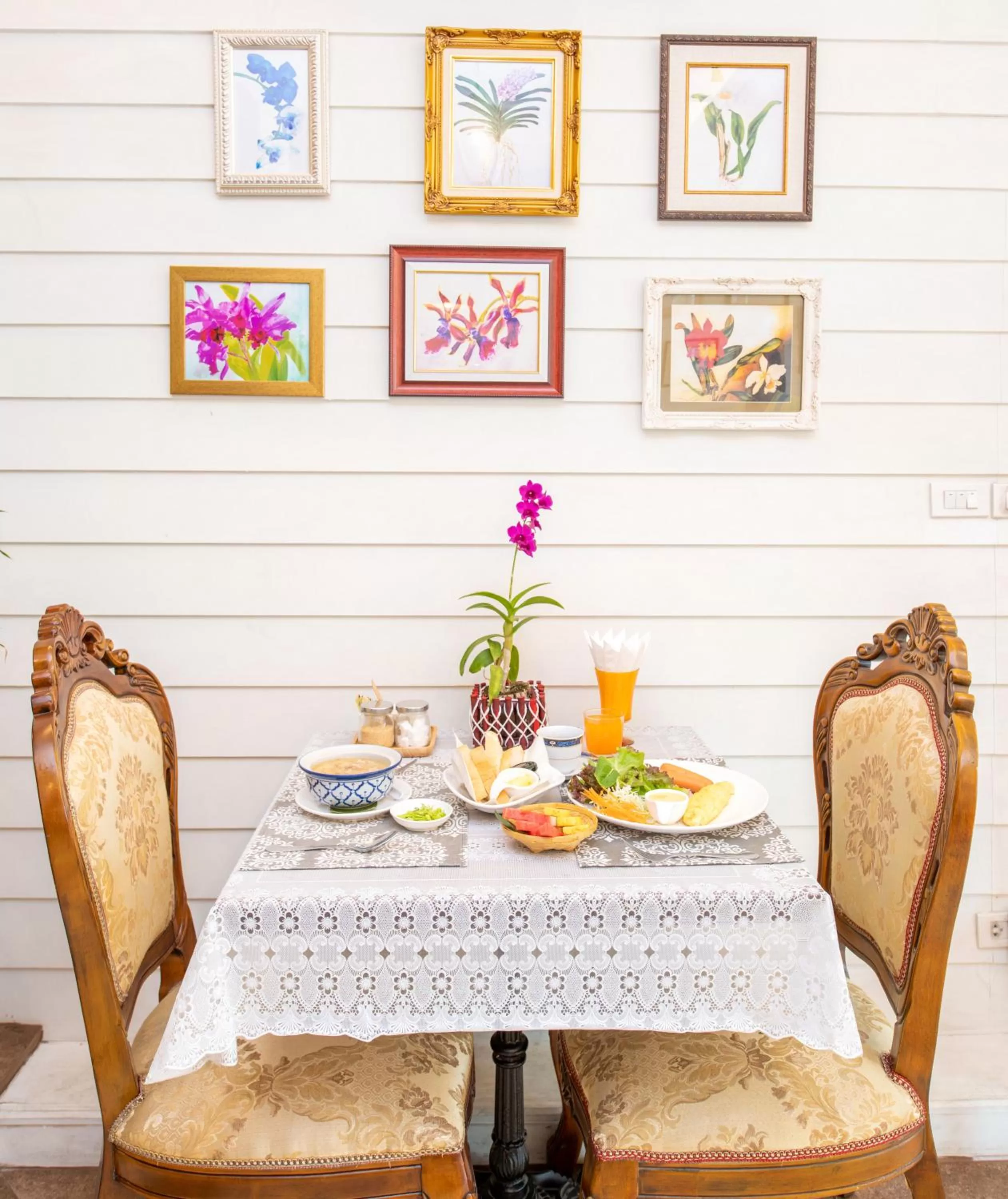 Restaurant/places to eat in The Orchid House 153