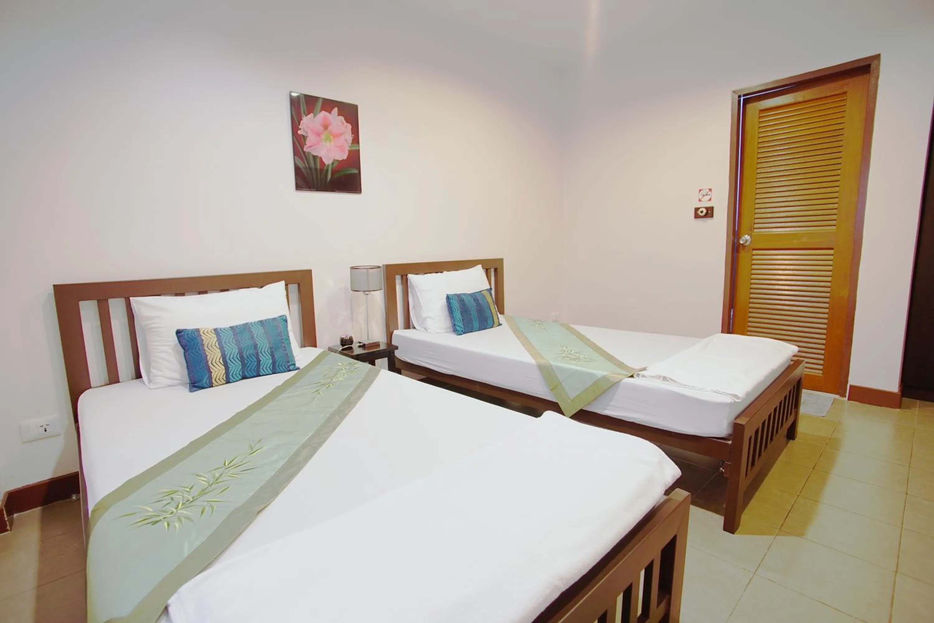 Photo of the whole room, Bed in Ming Shou Boutique House