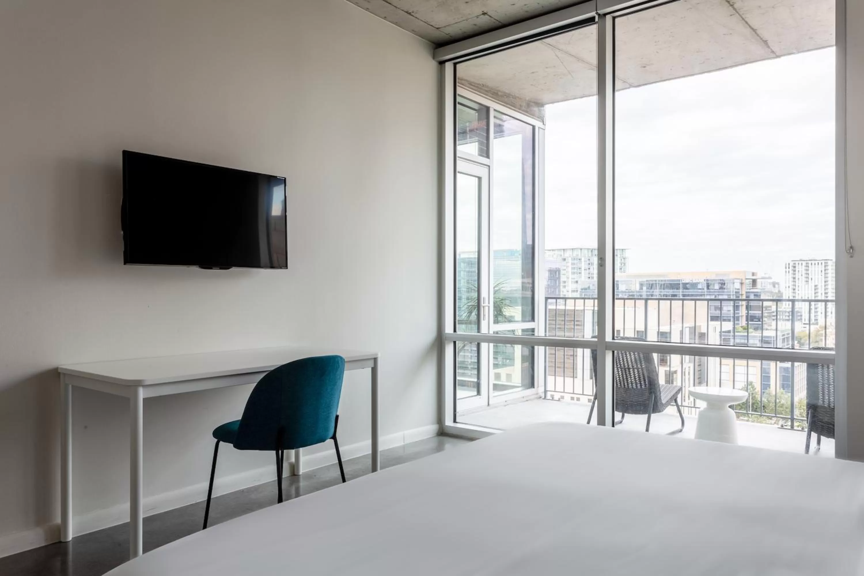 Bed, TV/Entertainment Center in Kasa 2nd Street Austin