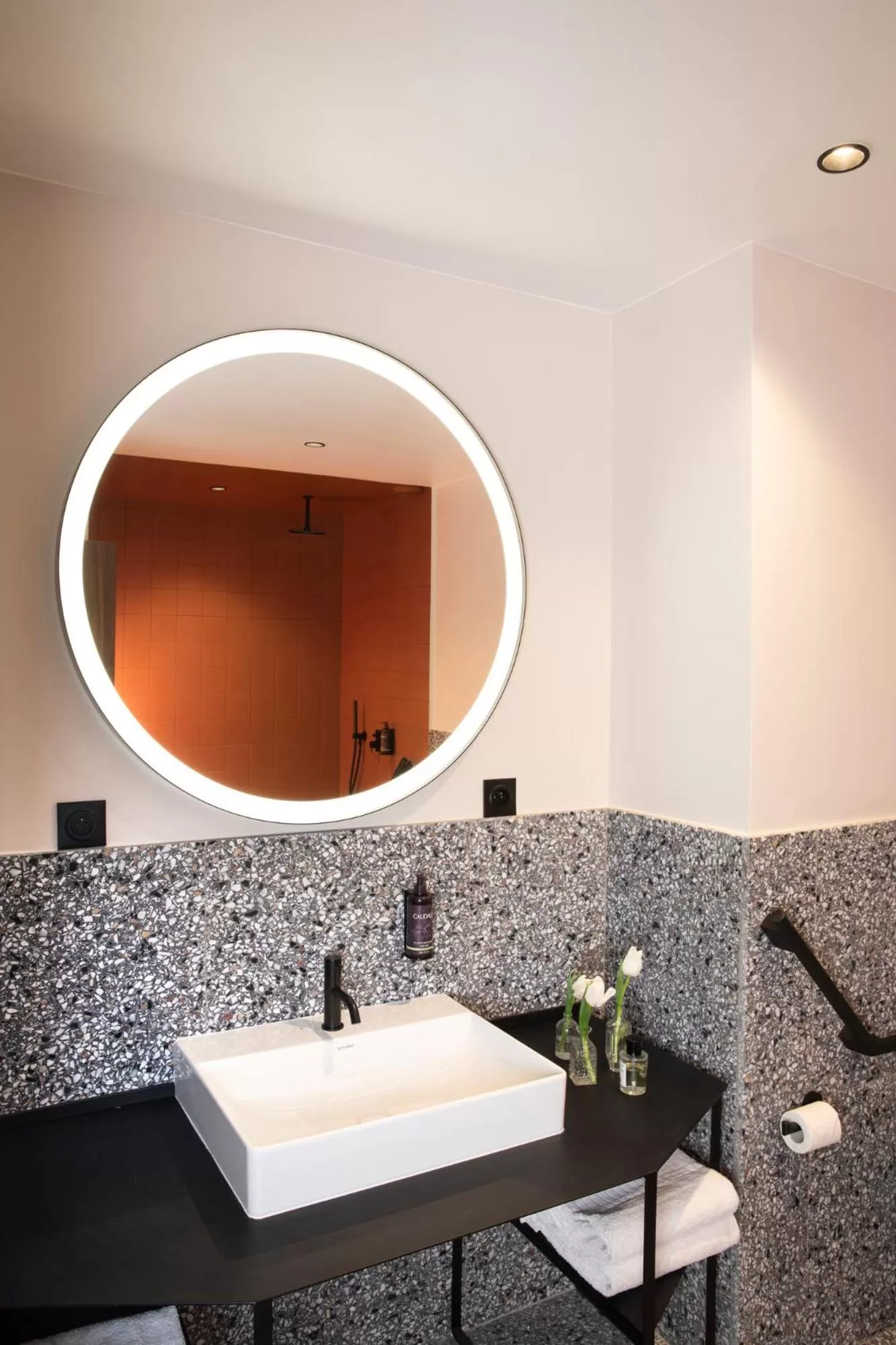 Bathroom in Hôtel du Port