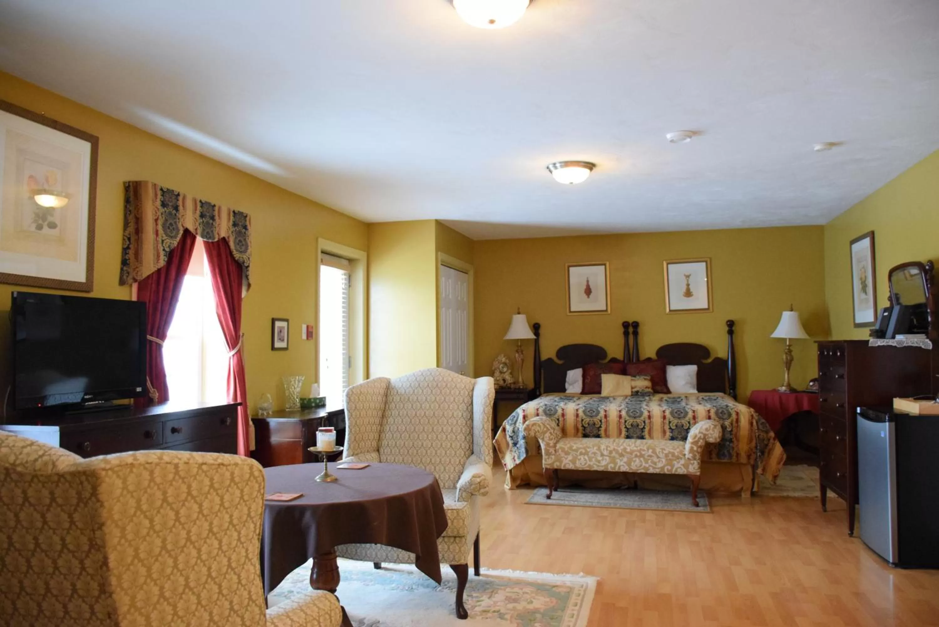 Photo of the whole room in Auberge Wild Rose Inn