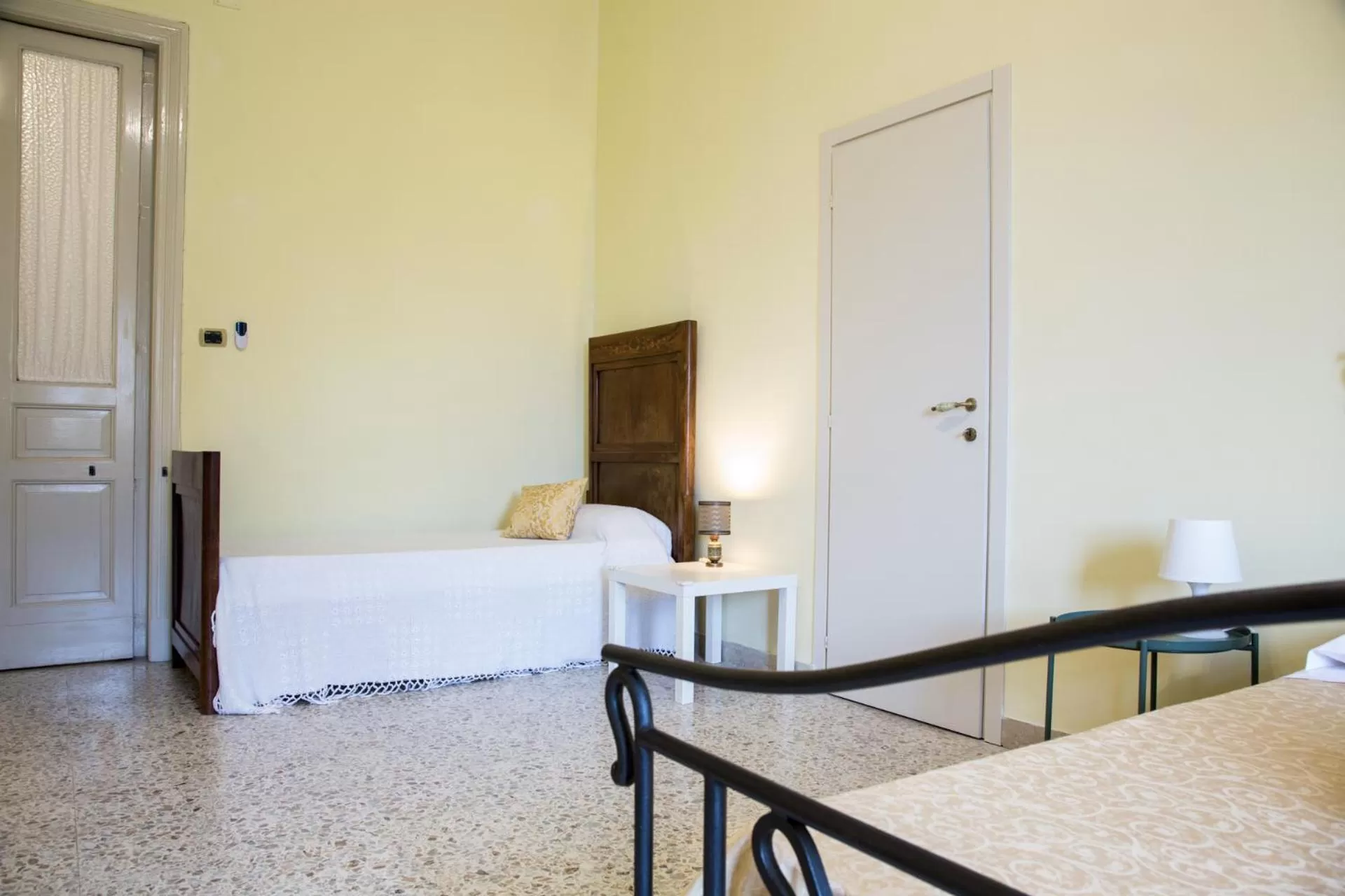 Photo of the whole room, Bed in BellAqua