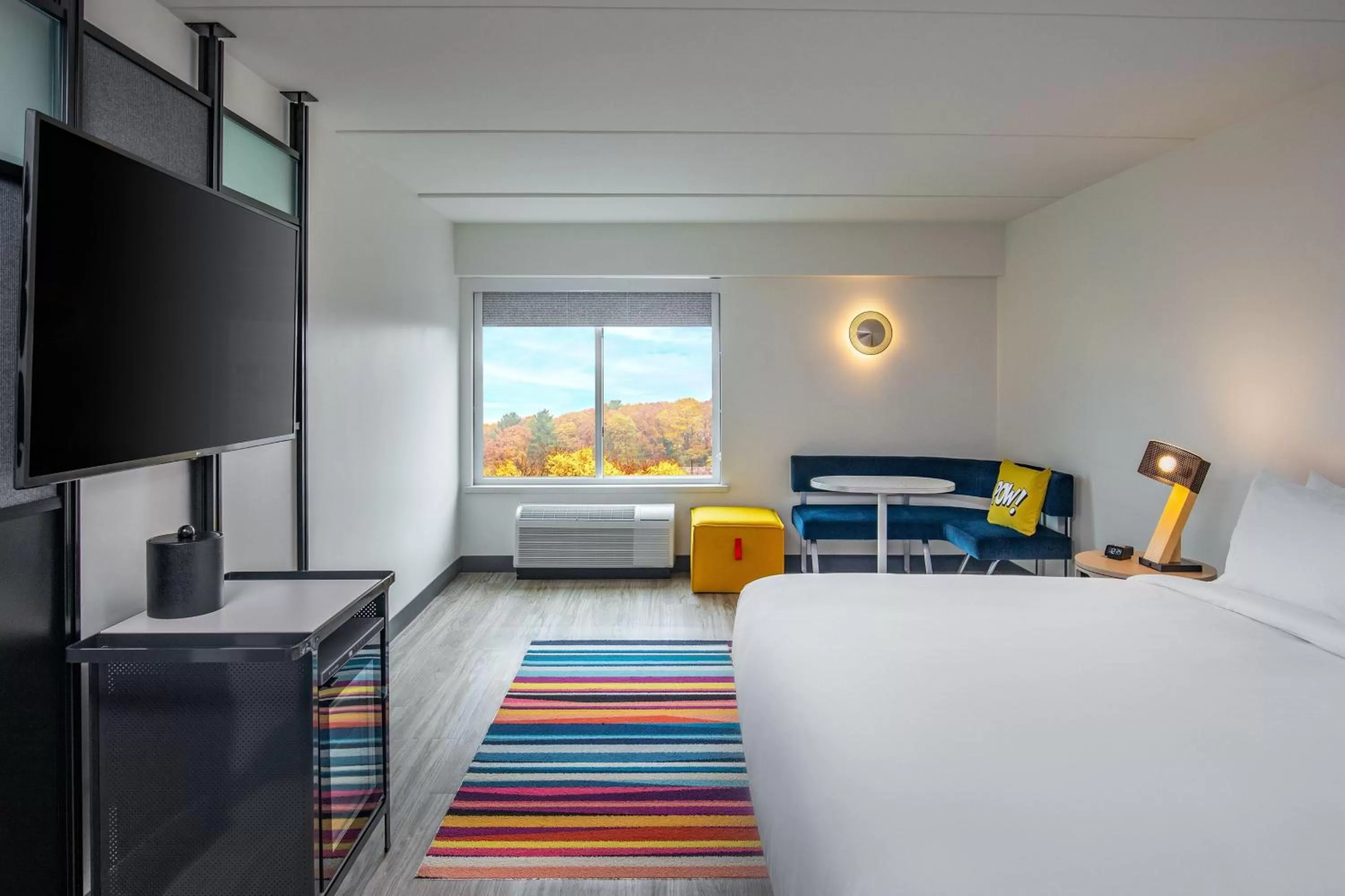 King Room with Adapted Tub - Mobility and Hearing Accessible in Aloft Framingham