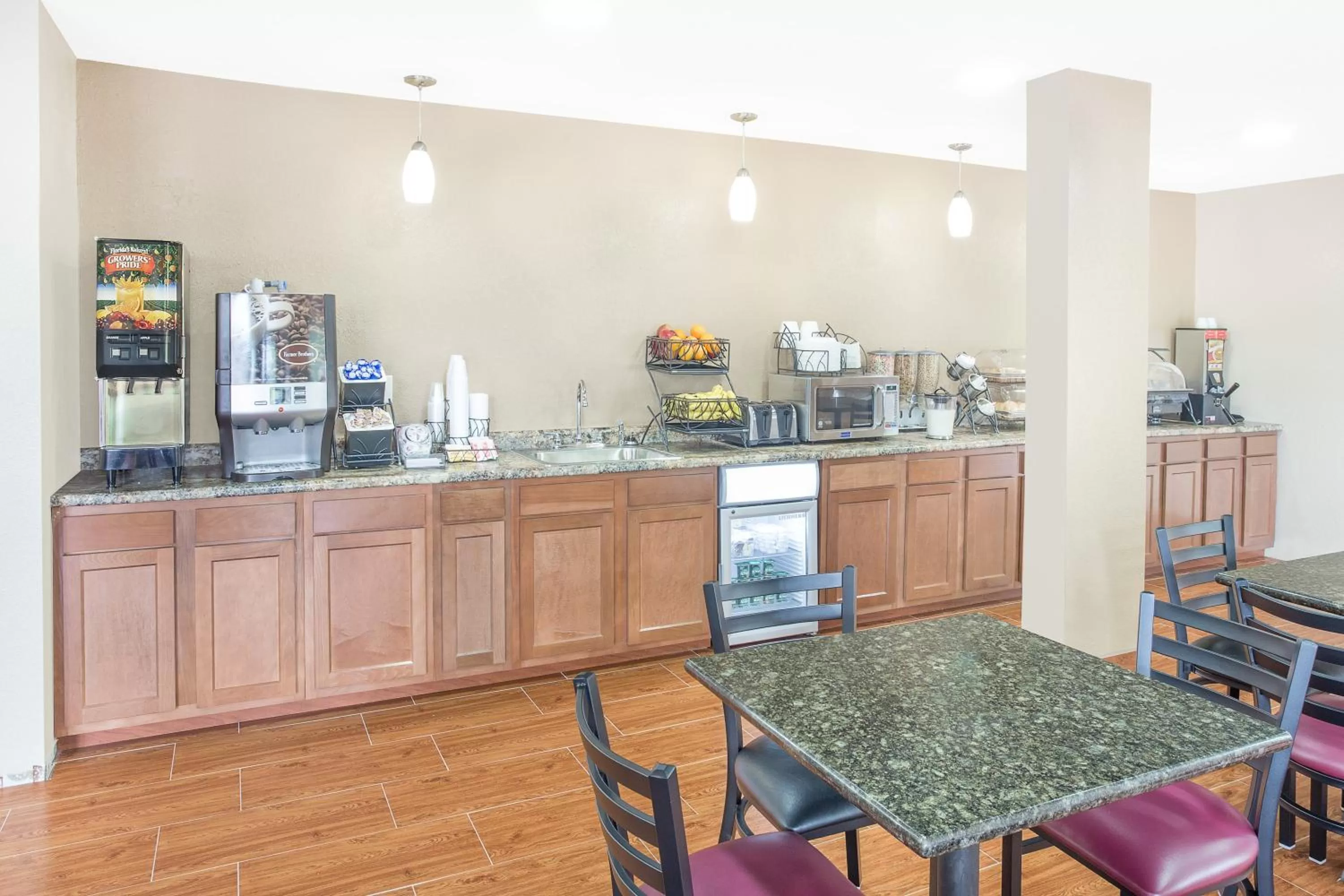 Food in Microtel Inn and Suites by Wyndham Appleton