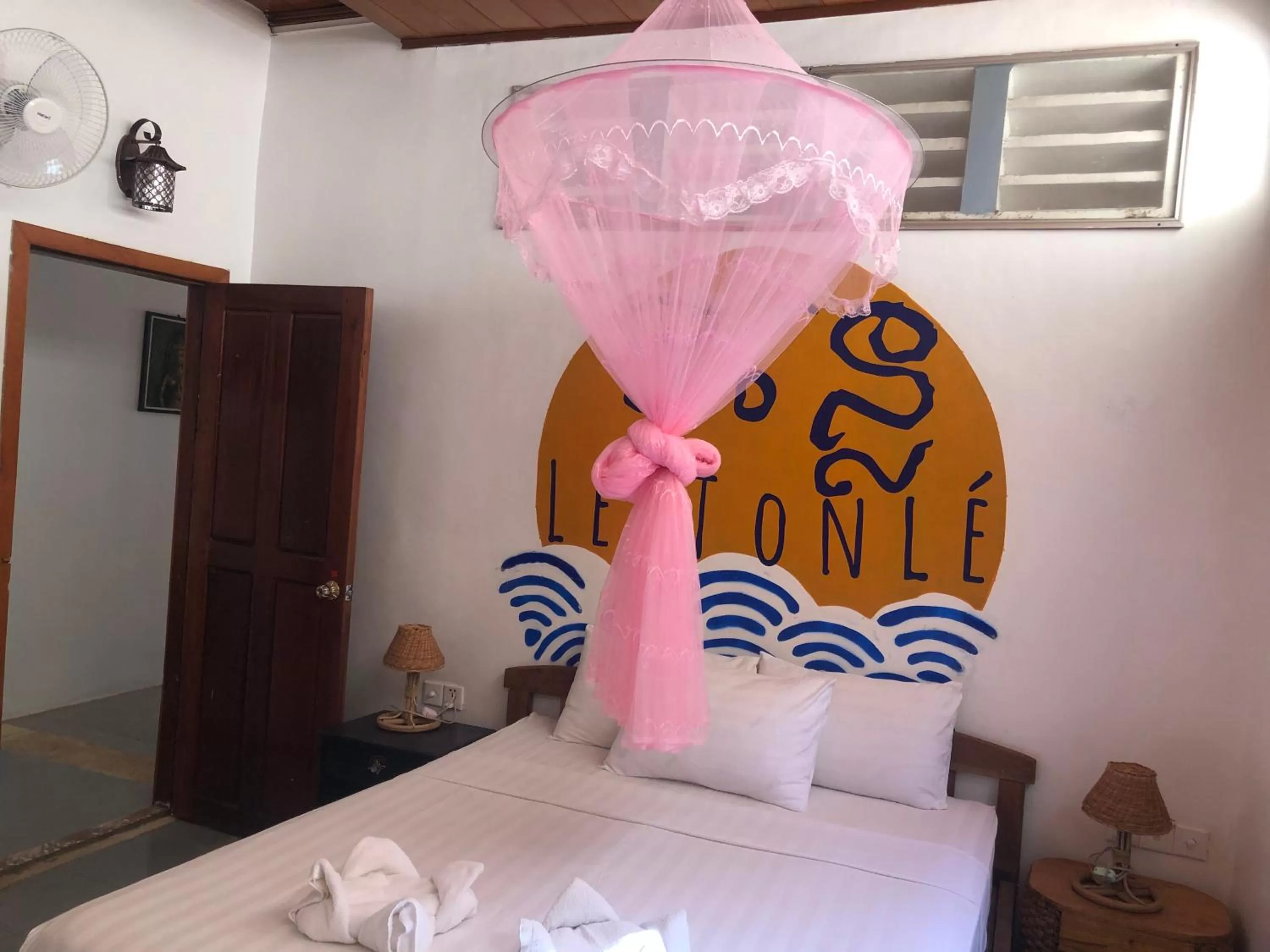 Restaurant/places to eat, Bed in Nomad Guesthouse