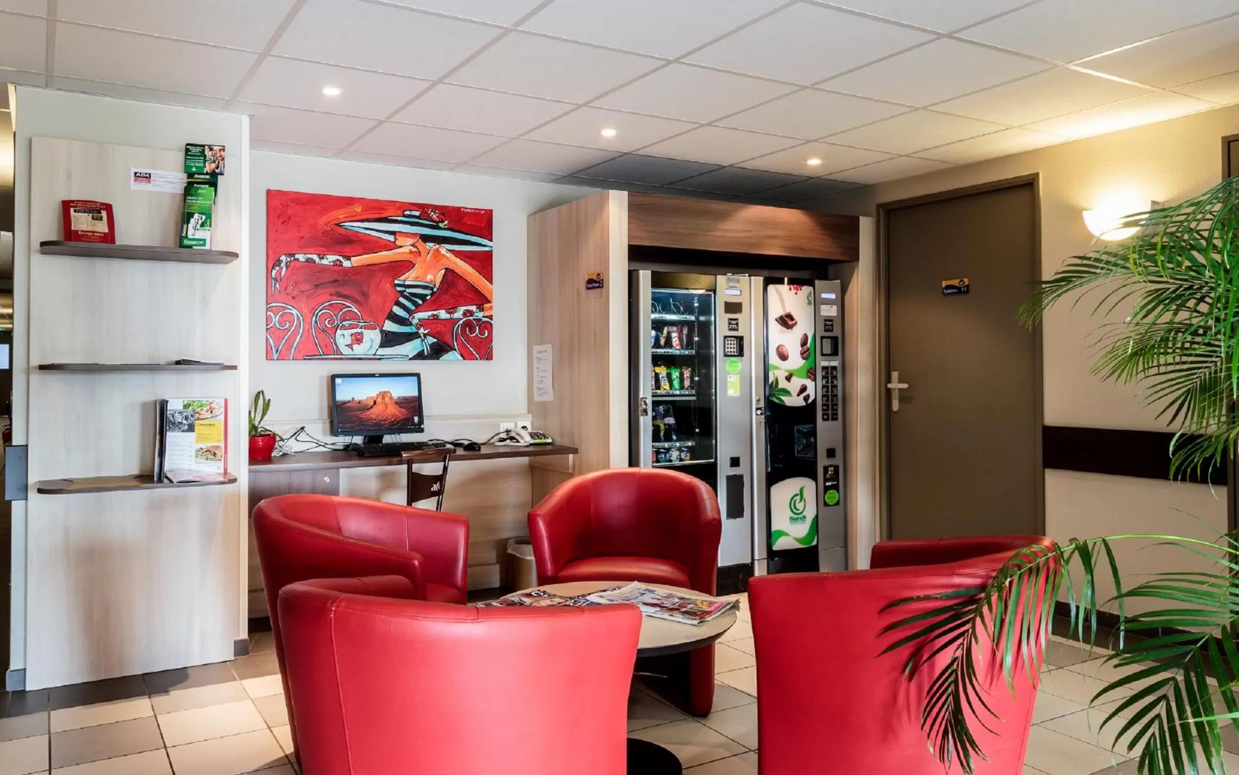 Seating area in Ace Hotel Roanne