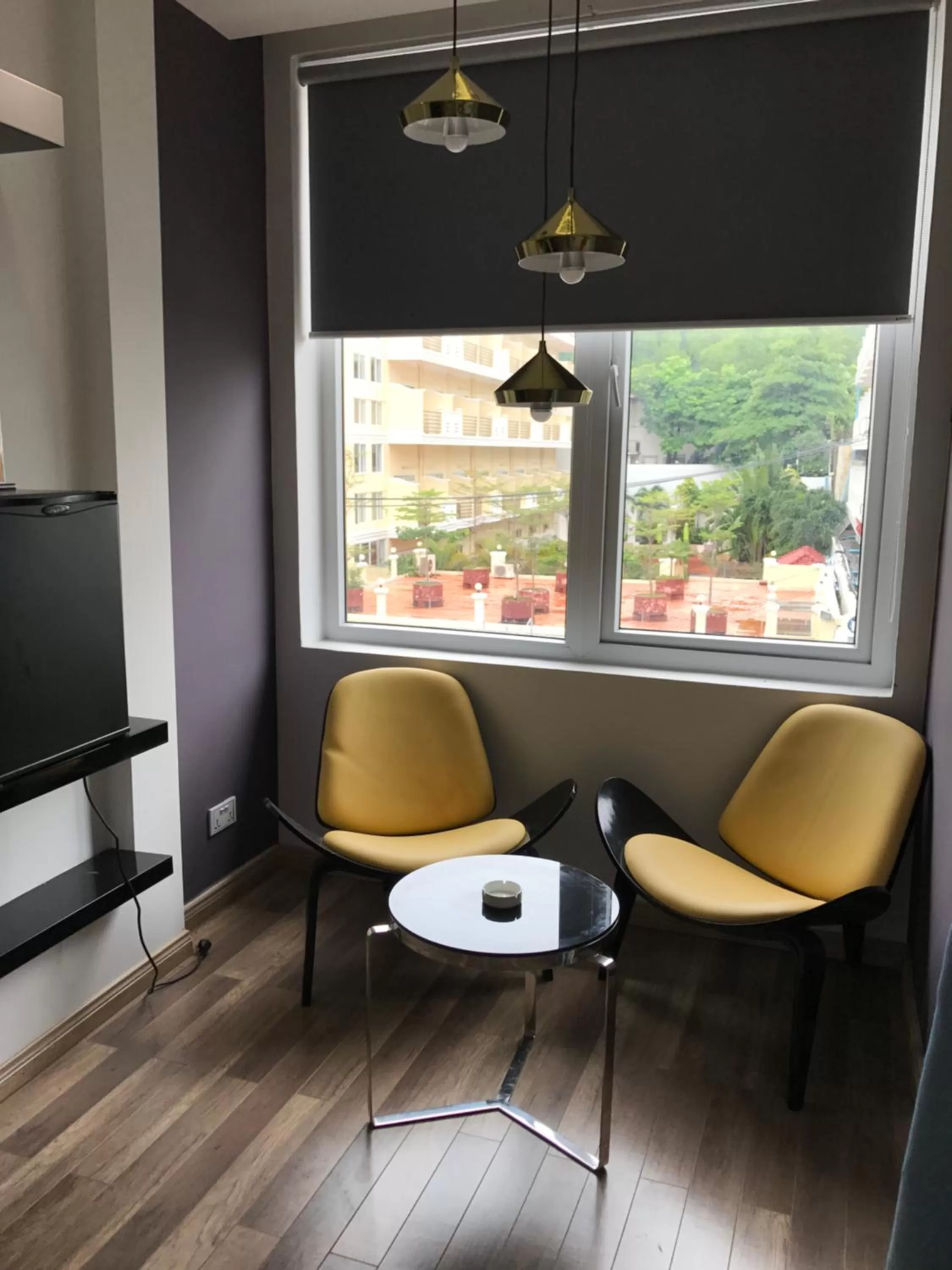 Seating area in Benny's City Hotel