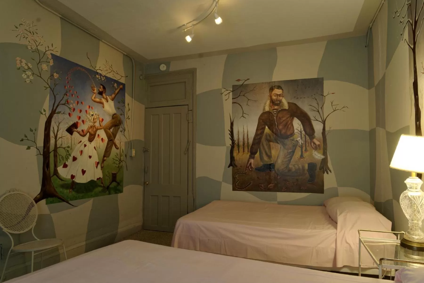 Bed in Carlton Arms Hotel