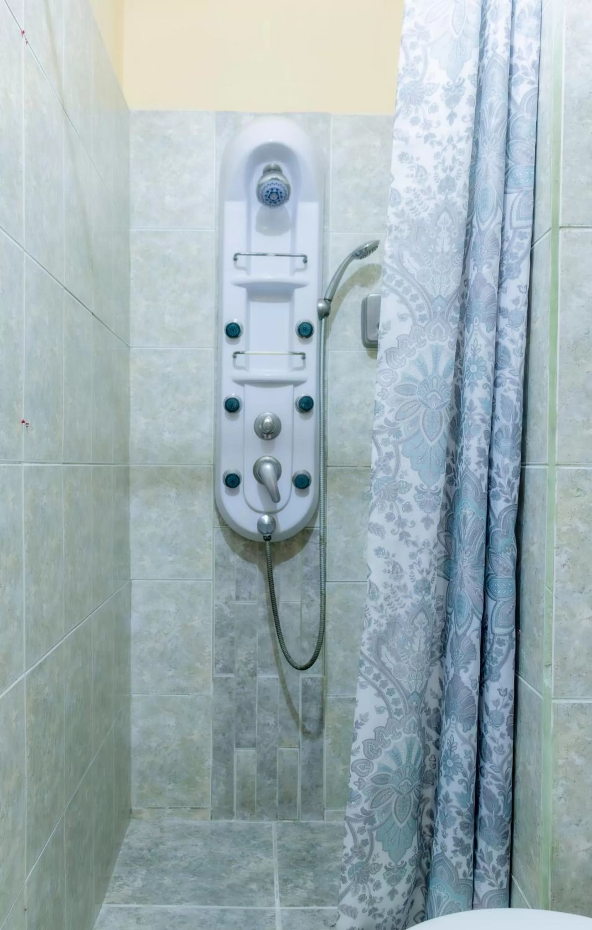 Shower in Hostal Antares