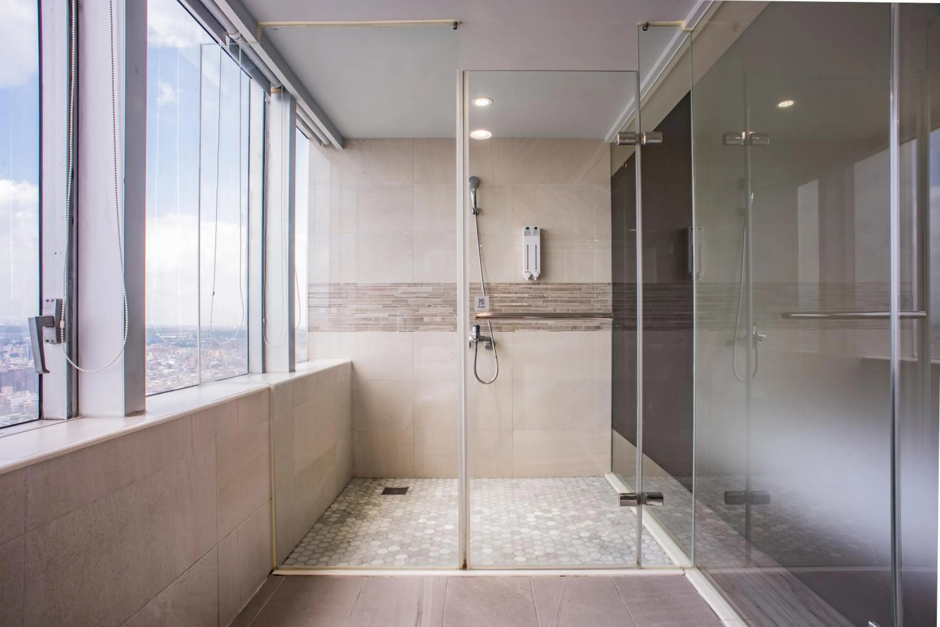 Shower in XinsheHotel - Chungli