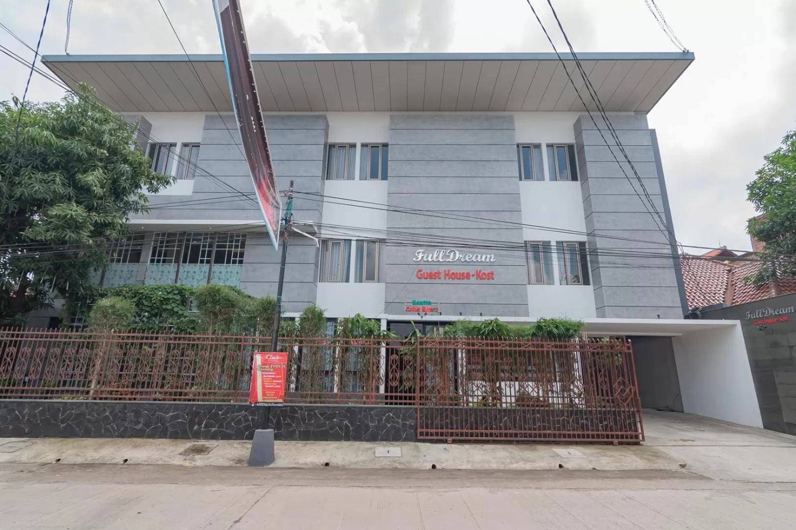 Property building in RedDoorz Plus @ Cirebon City Center