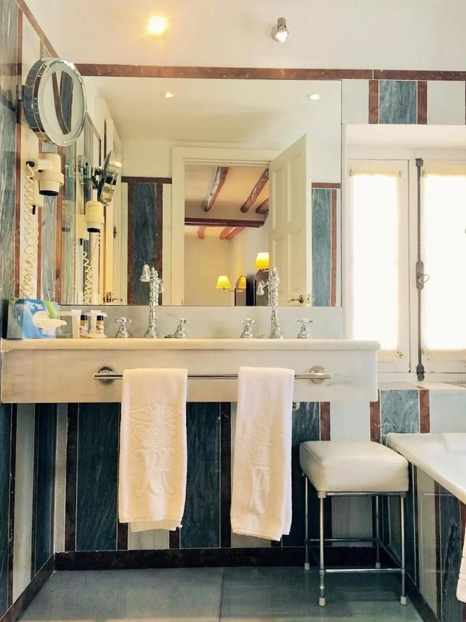 Bathroom in Hotel Las Casas de la Judería